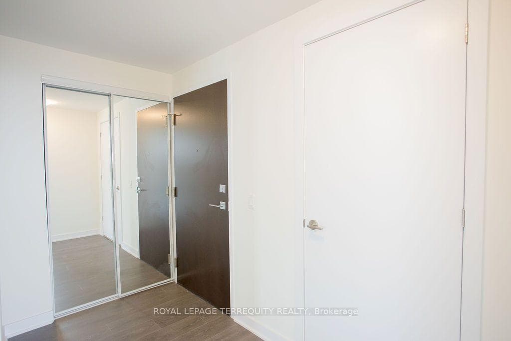 2221 Yonge Street Unit 4609 photo 8