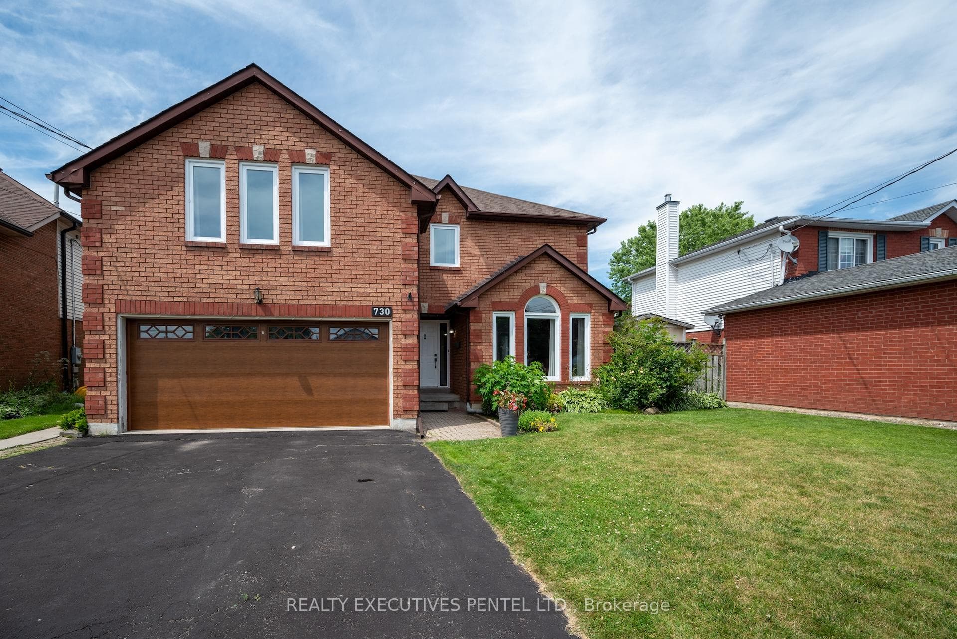 730 Daintry Crescent photo 2