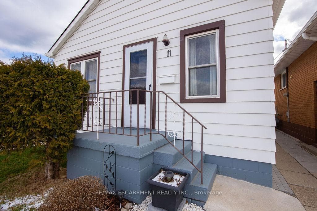 11 Delena Avenue photo 3