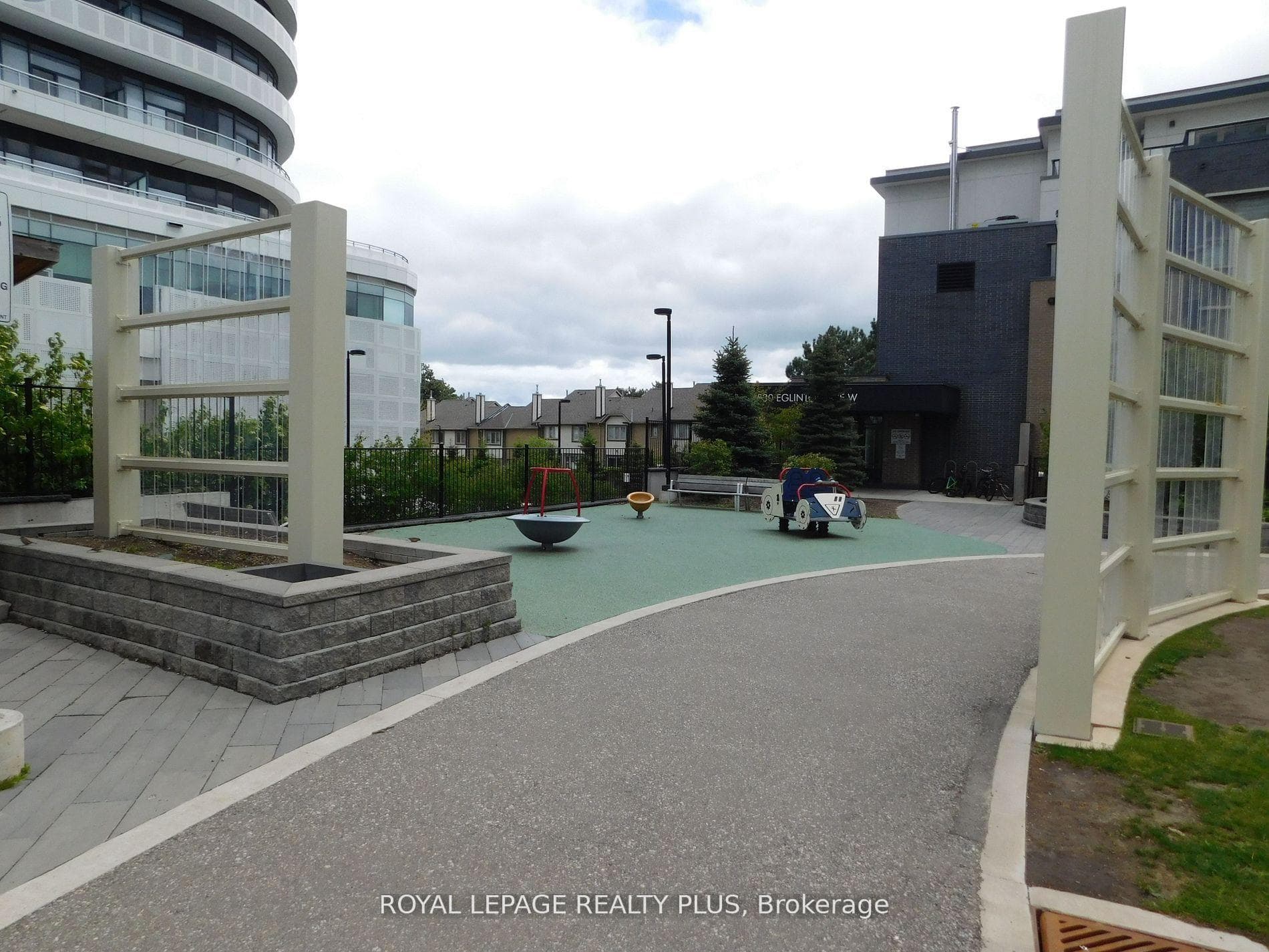 2520 Eglinton Avenue Unit 1609 photo 7