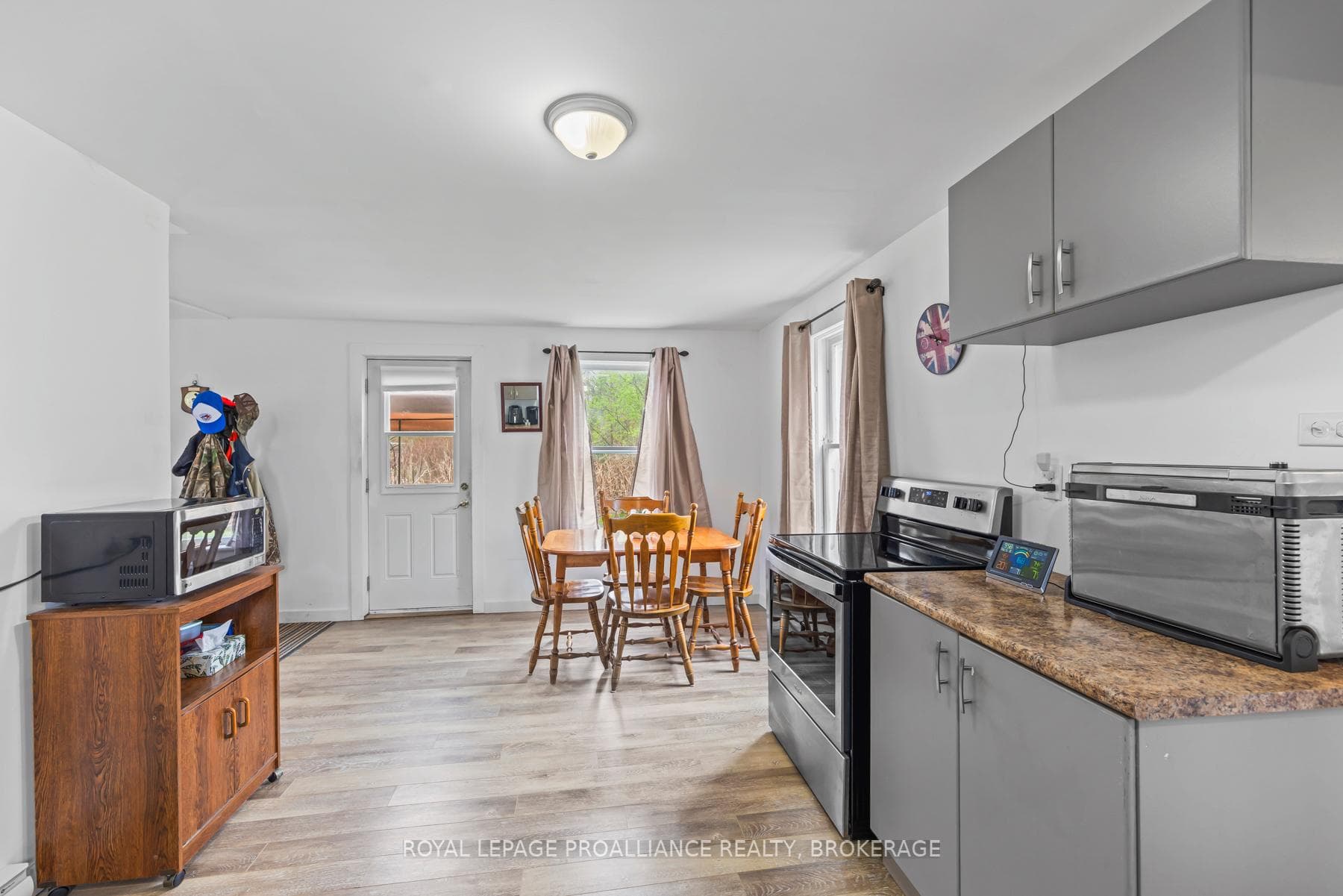 1179 Godfrey Road photo 9