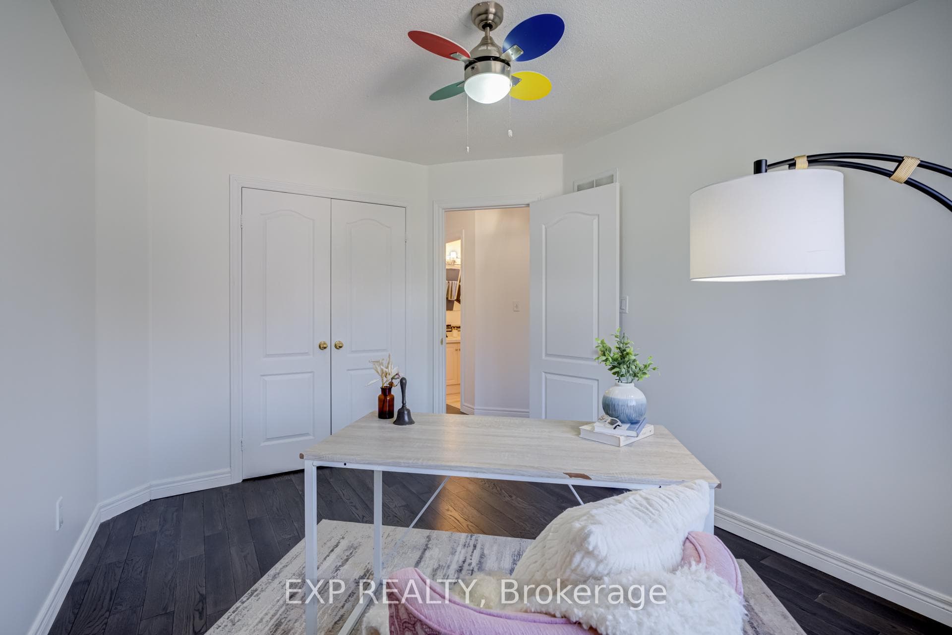444 Oak Street photo 30