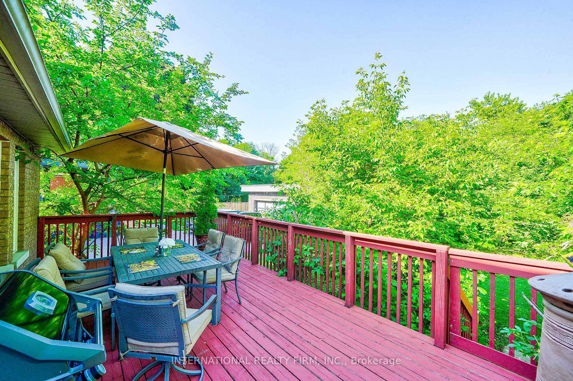 Sundeck-ground level