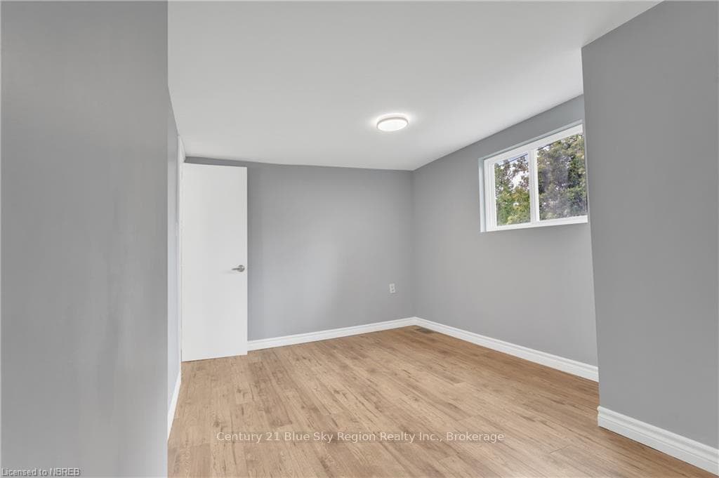 680 HARDY Street photo 20