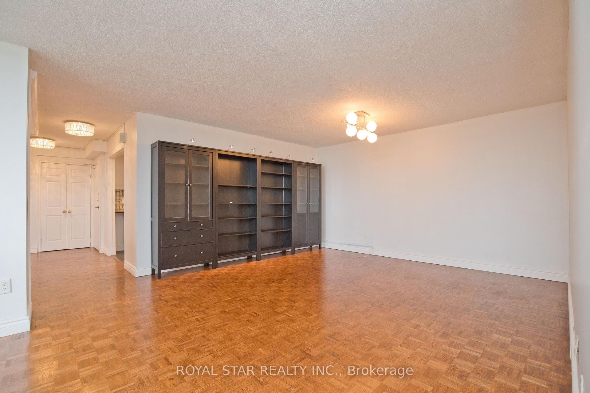 1535 Lakeshore Road Unit 1607 photo 14