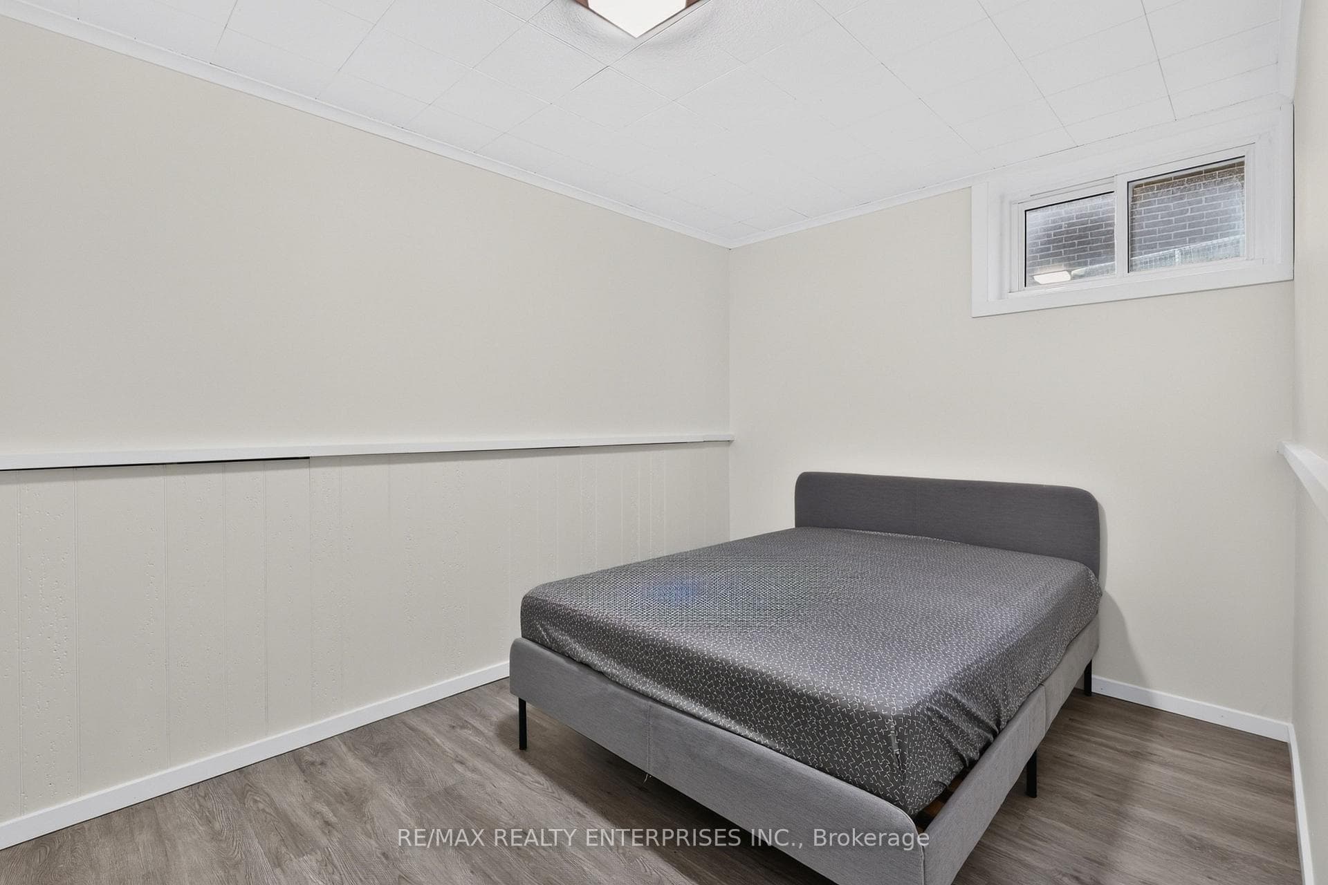 975 Cresthampton Lane photo 33