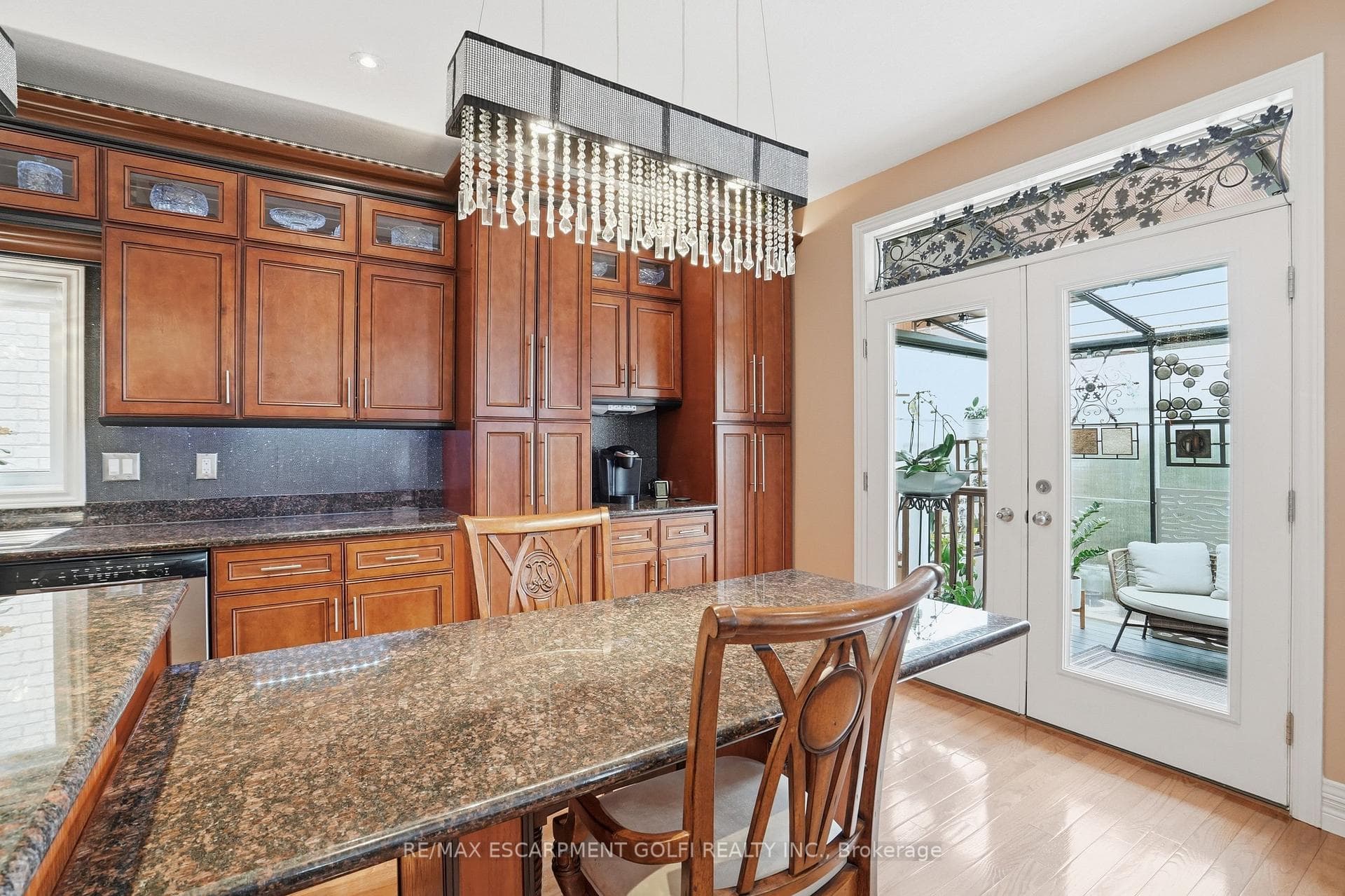 256 HIGHLAND Road photo 13