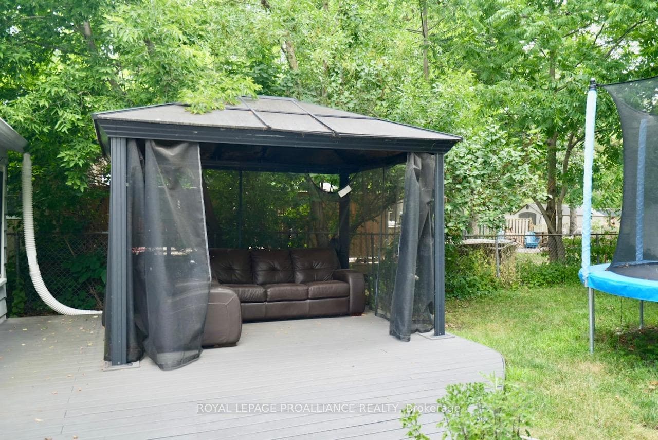 98 Ware Street photo 27