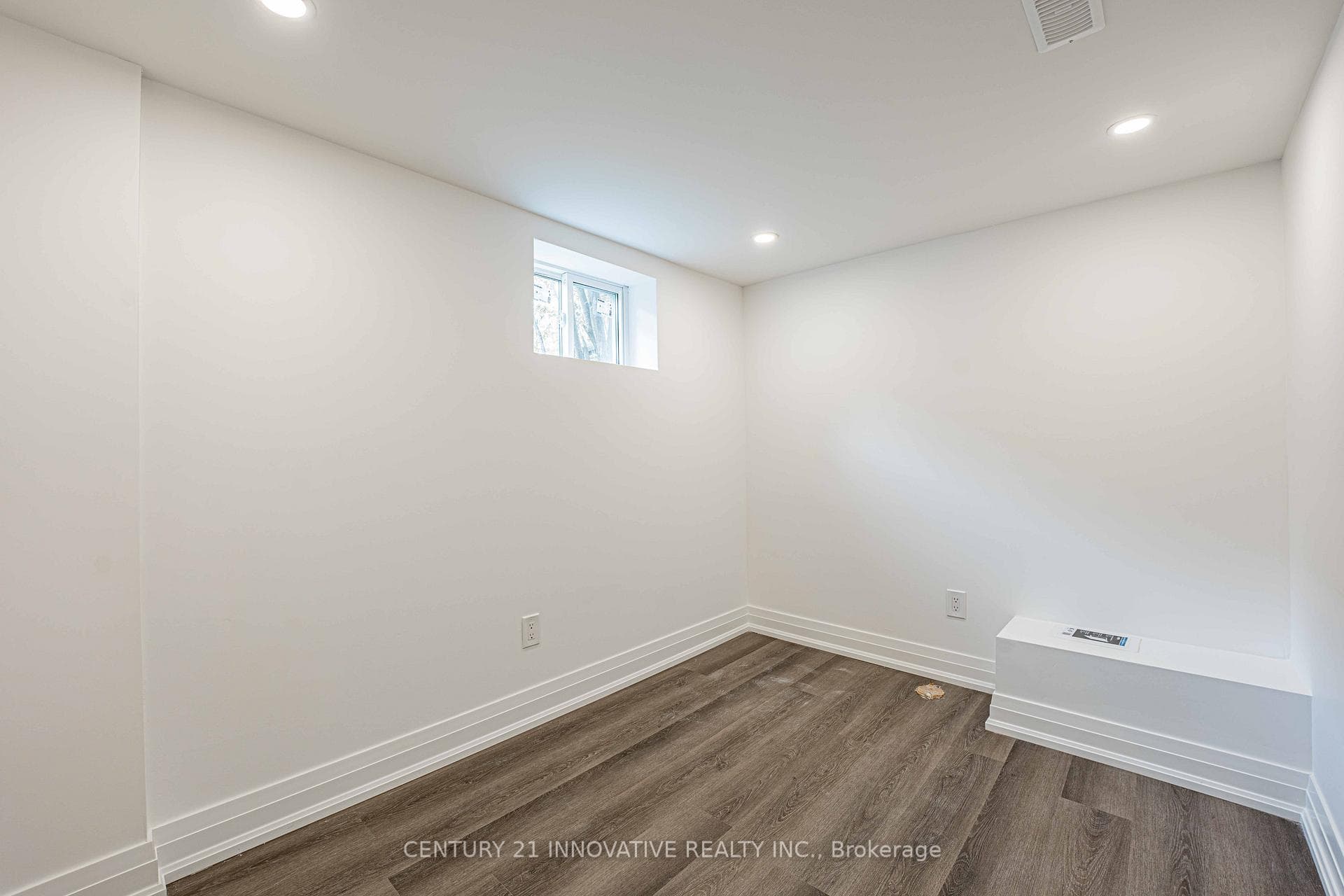 110 Canlish Road photo 34