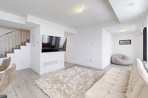 24 Magnolia Lane photo 5
