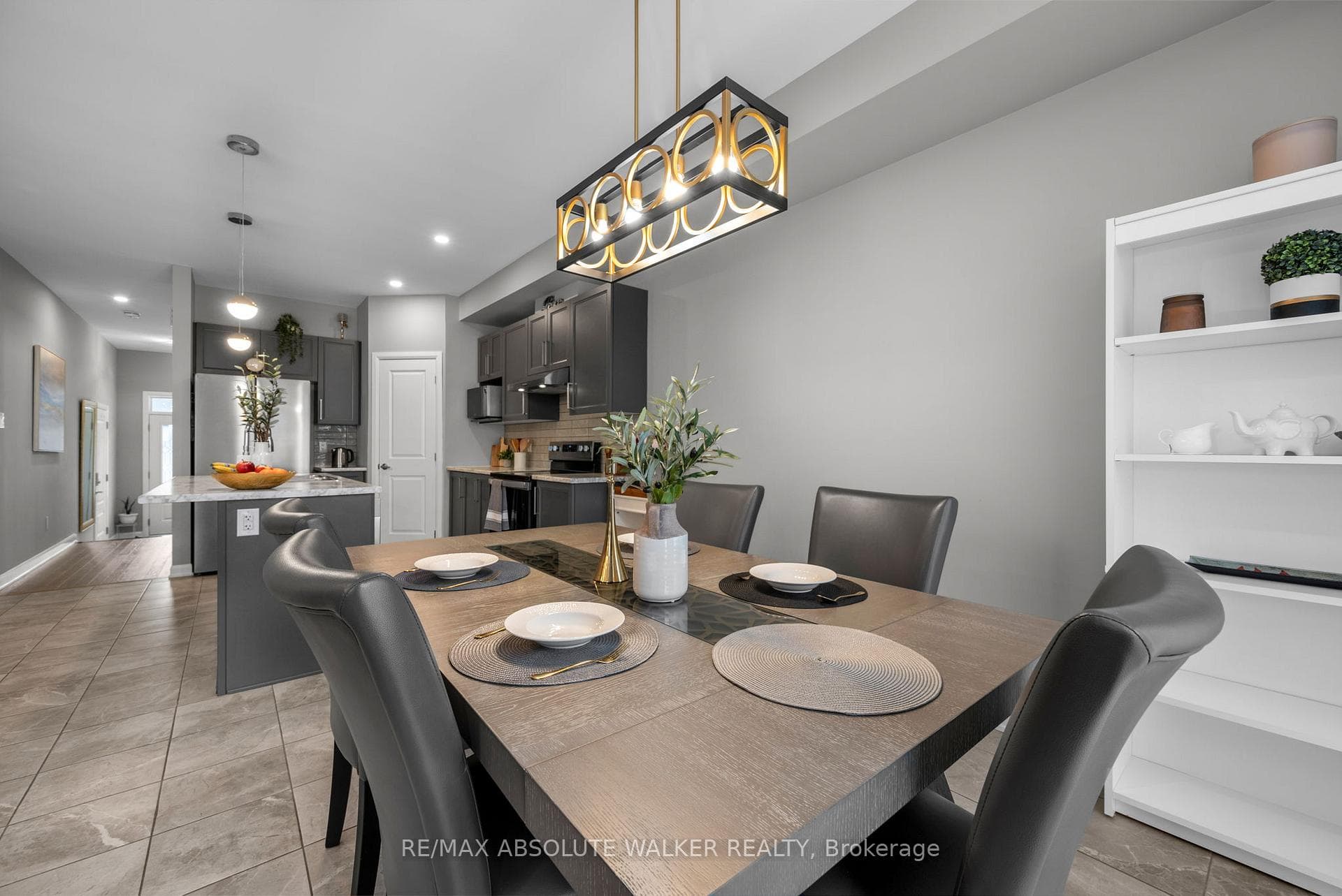 335 Cloyne Crescent photo 13