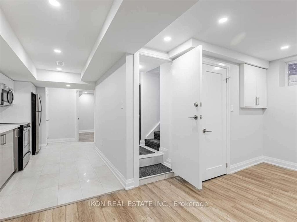989 Avenue Road photo 10