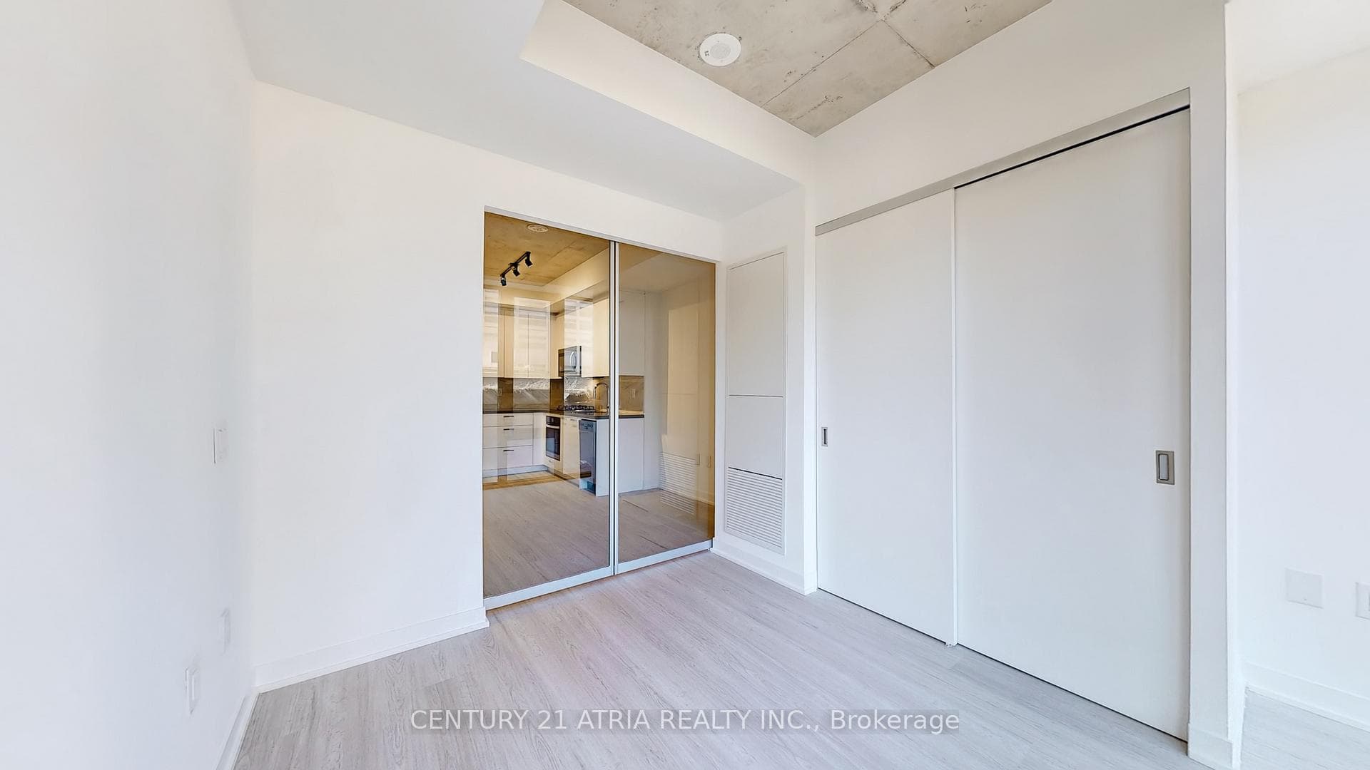 195 McCaul Street Unit 513 photo 15