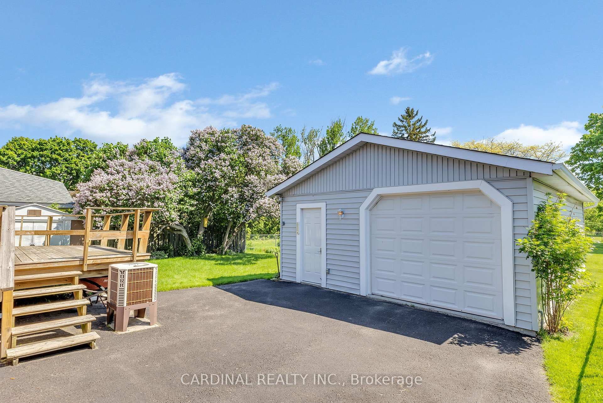 572 Sinclair Street photo 6