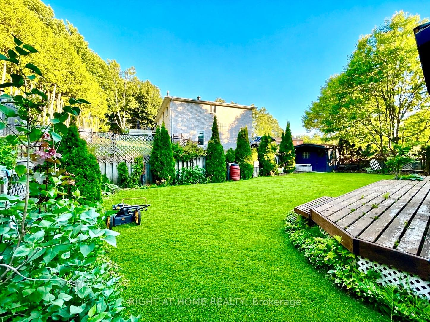941 Victoria Street photo 46