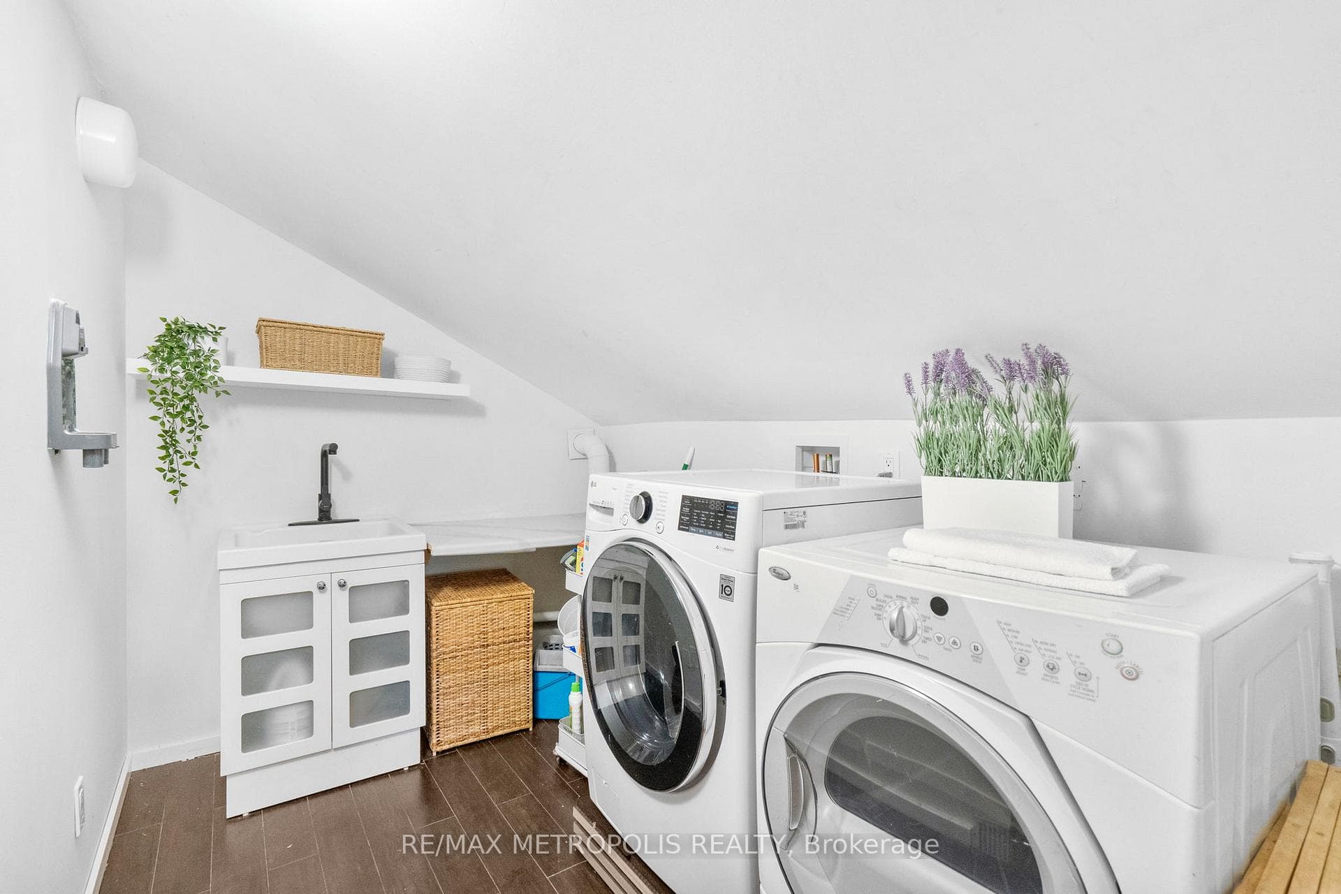 14537 Woodbine Avenue photo 34