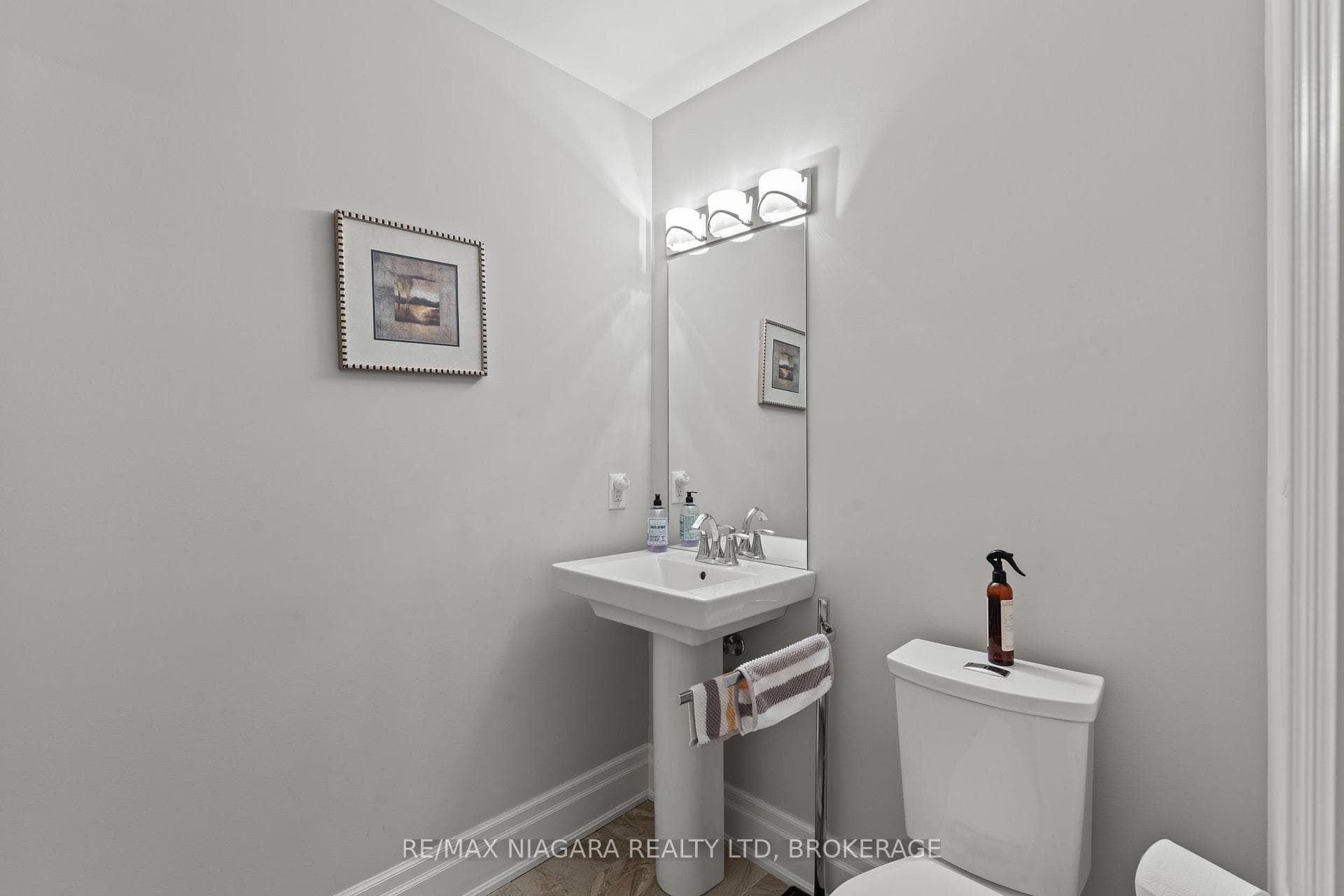 8 St. Andrews Lane photo 32