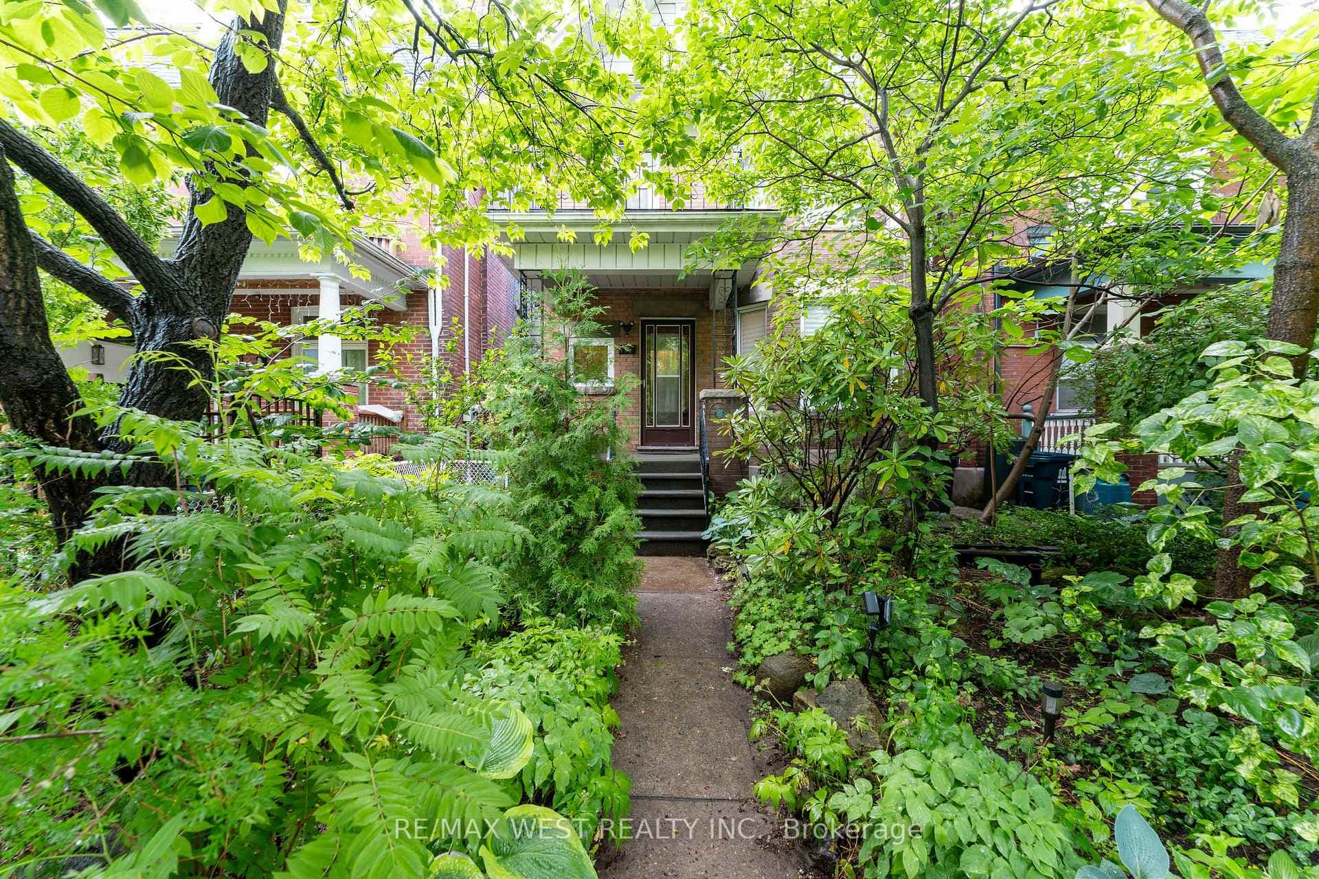 101 Grenadier Road photo 1
