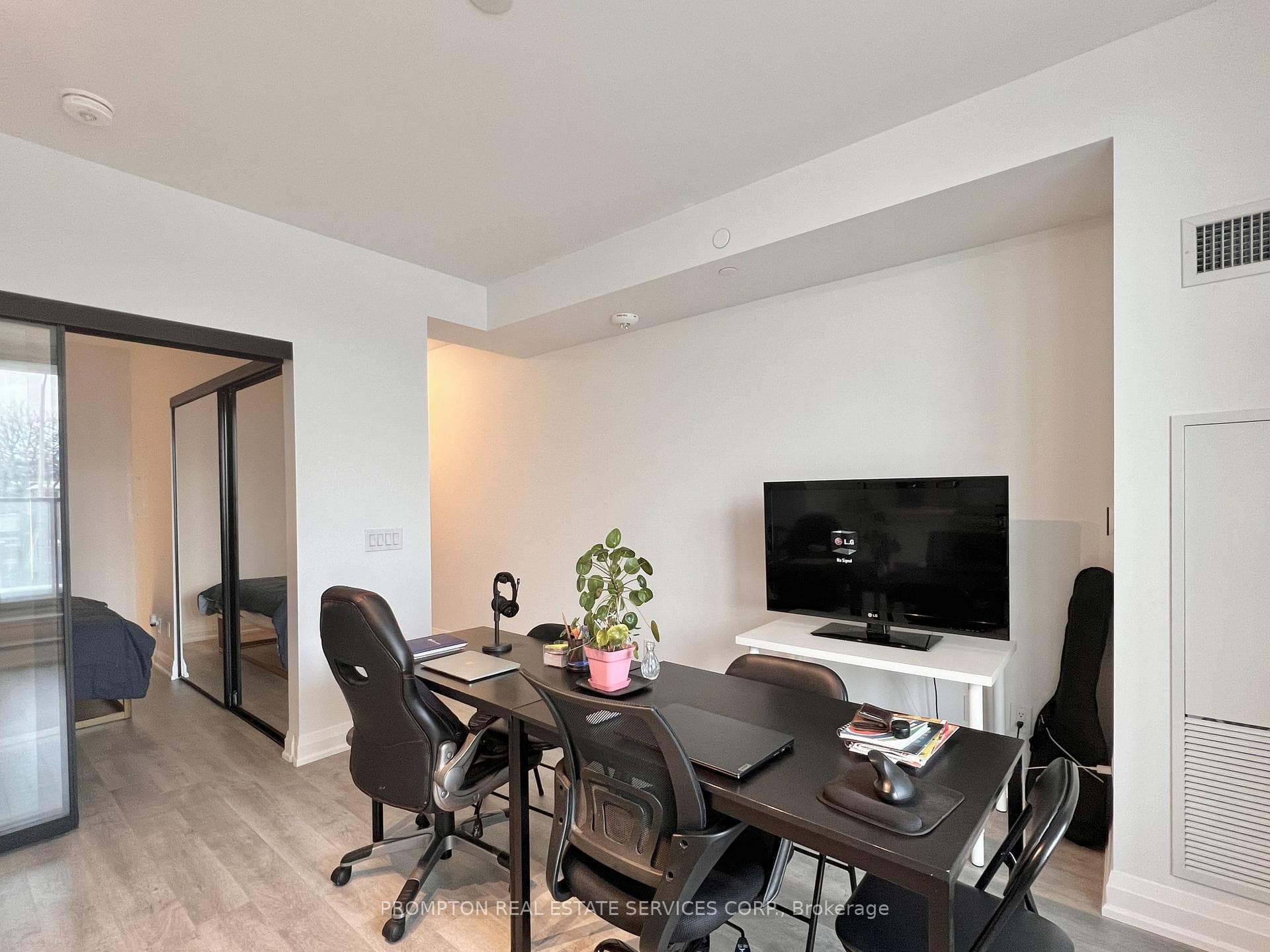 2369 Danforth Avenue Unit 205 photo 5