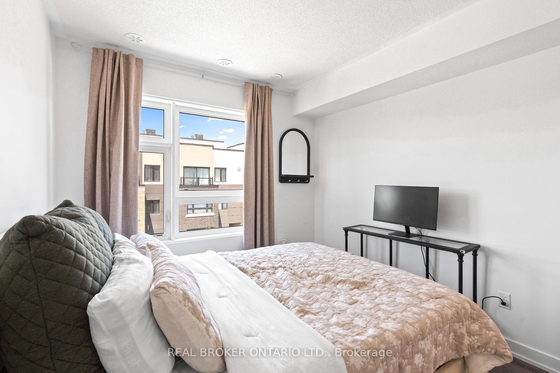 1121 Cooke Boulevard Unit 1 photo 22