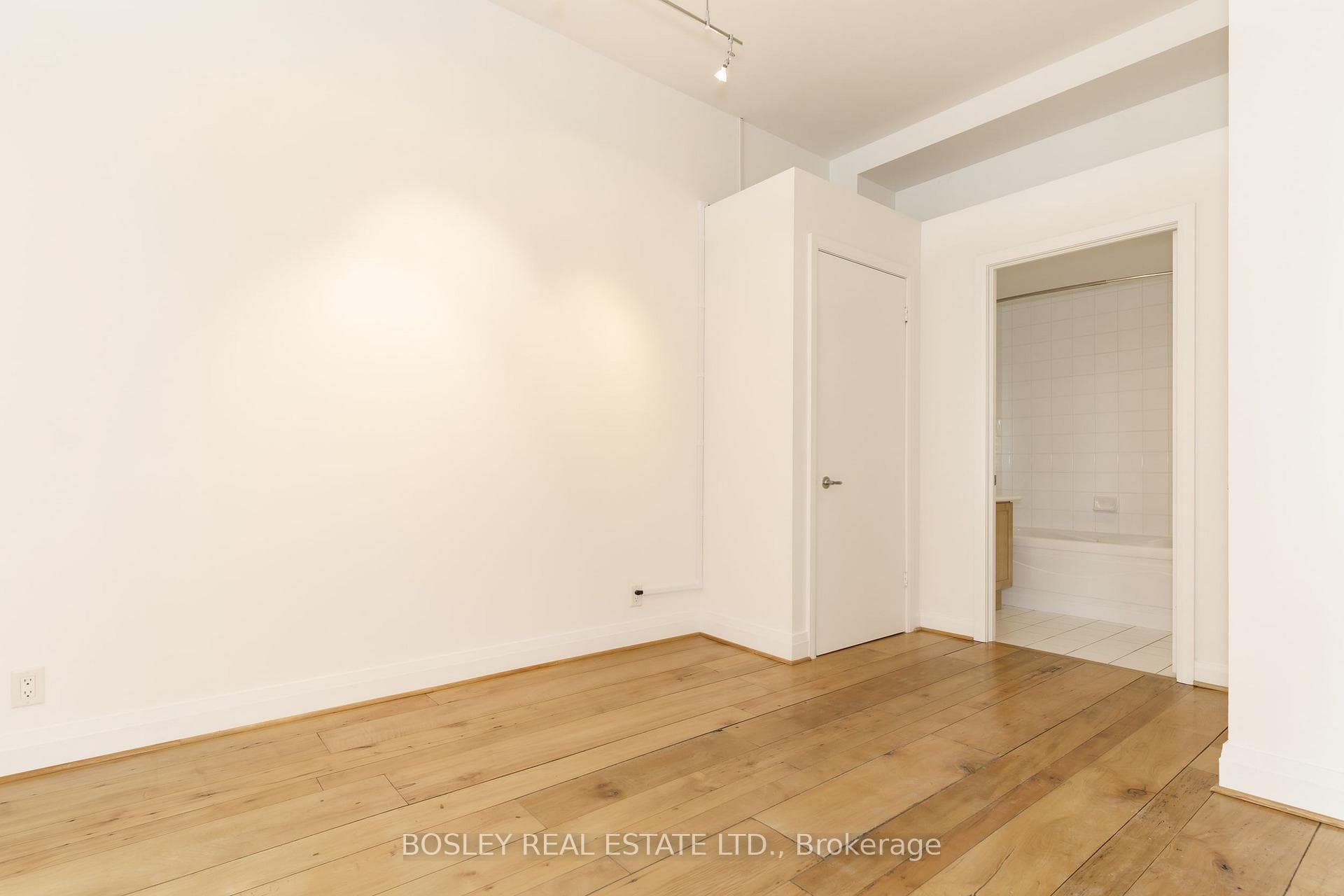 700 King Street Unit 1212 photo 23