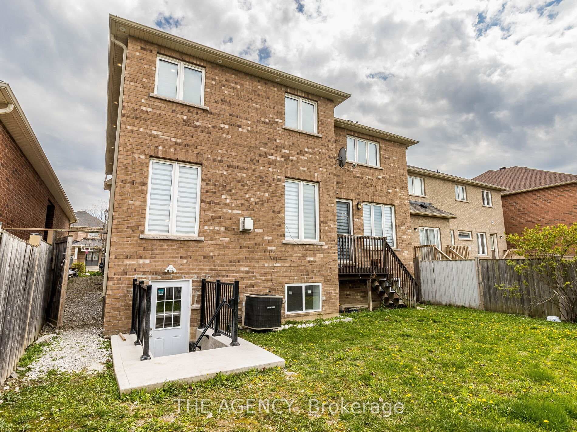 612 Serafini Crescent photo 40