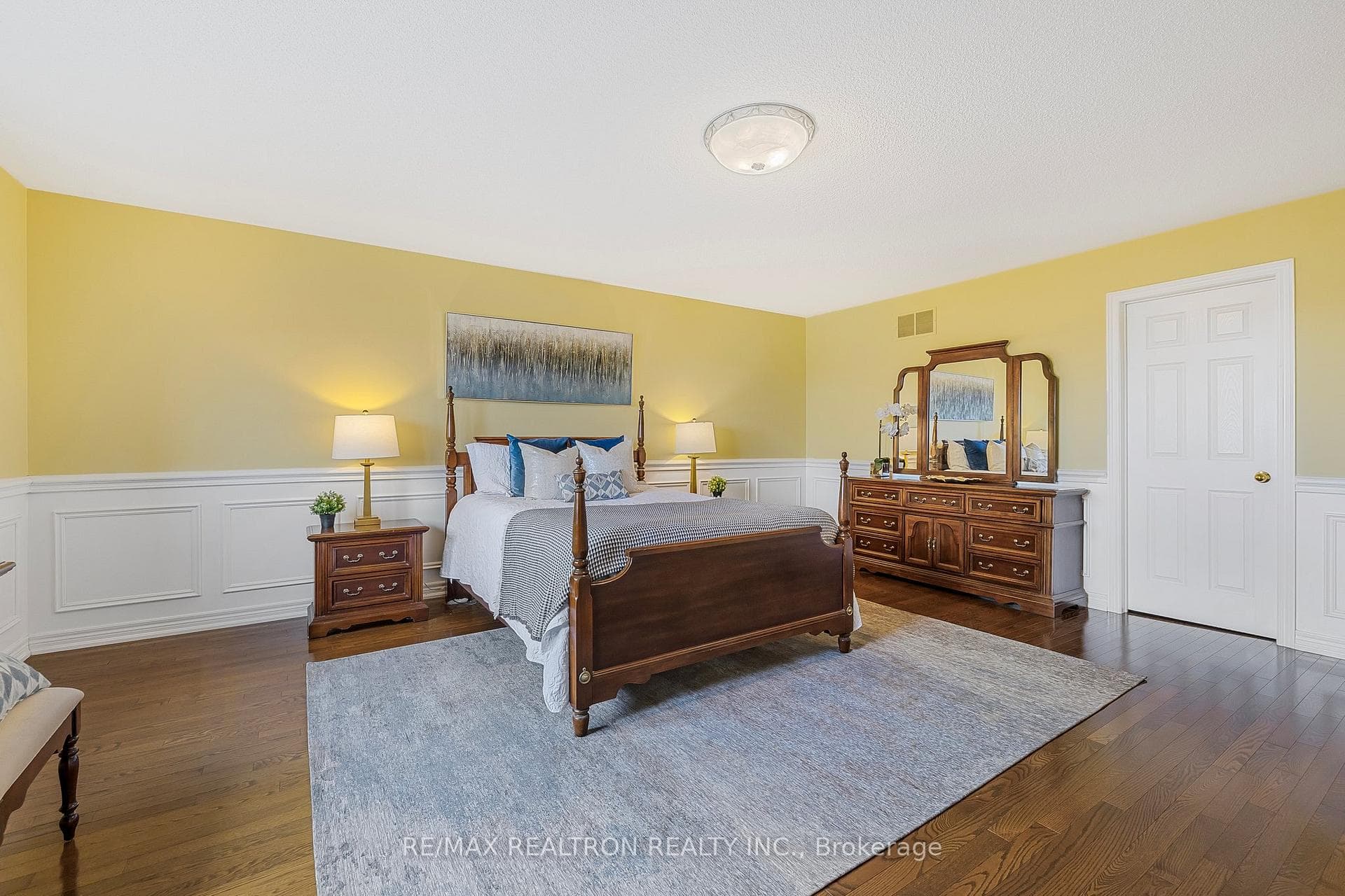 83 Emerald Garden Court photo 32