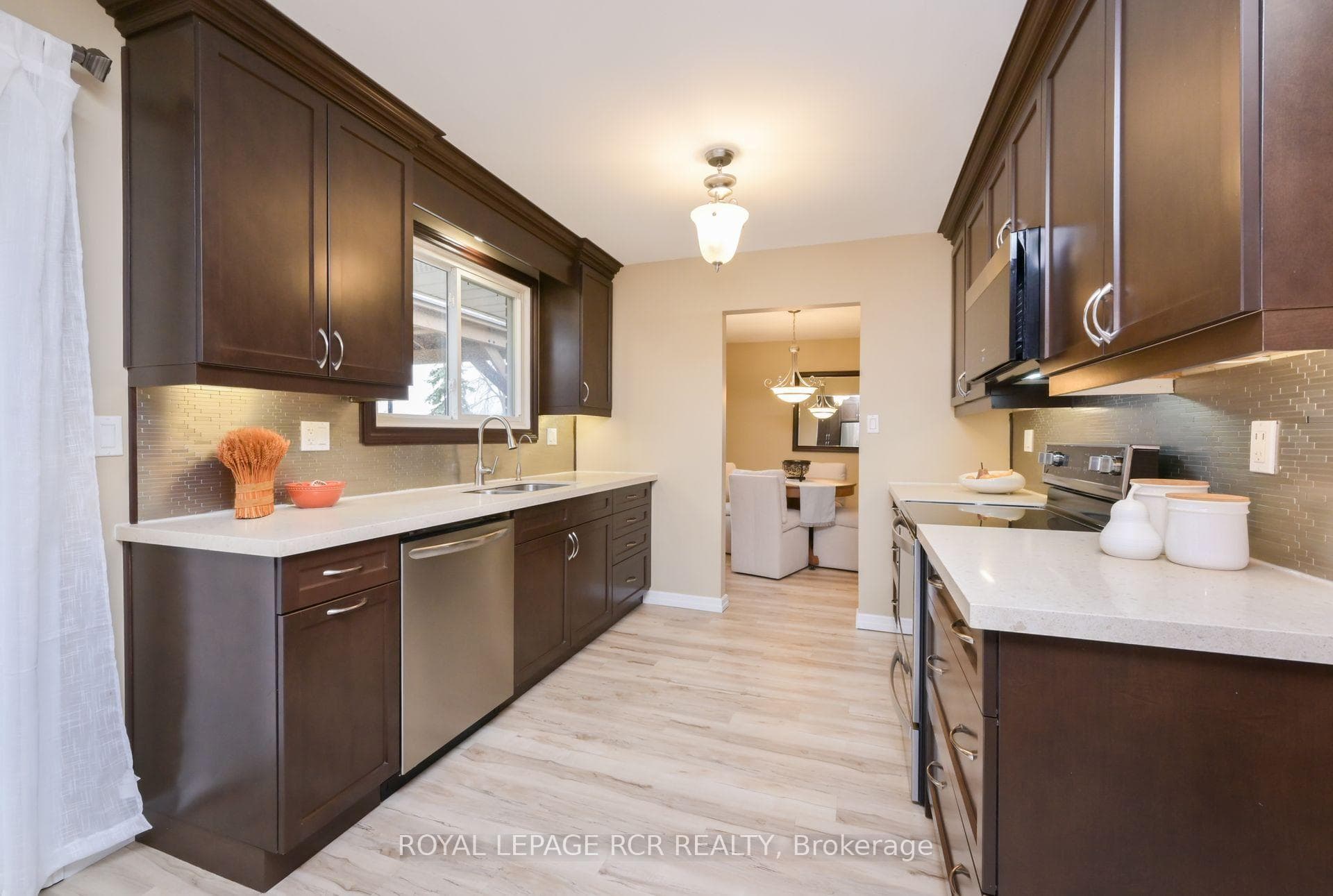 293 Elizabeth Street photo 12