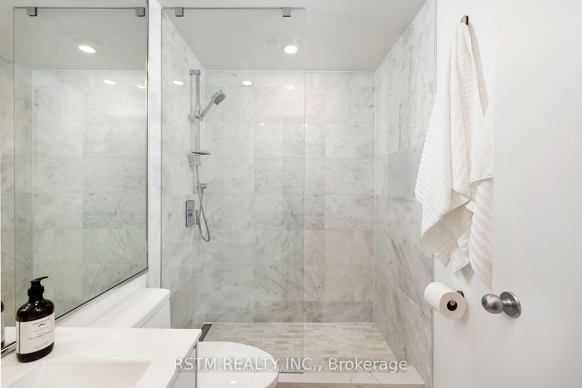 77 Harbour Square Unit 605 photo 8
