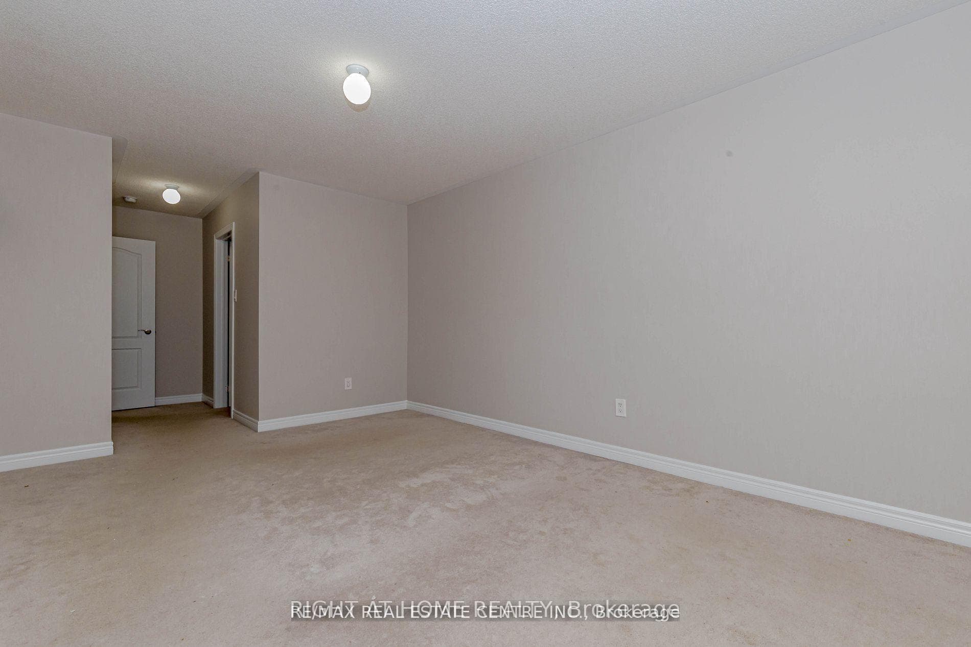 20 Gower Crescent Unit (Upper) photo 13