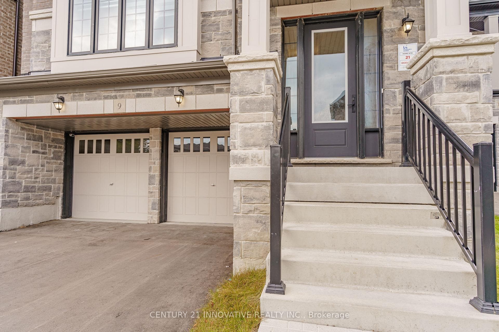 400 Finch Avenue Unit 9 photo 2