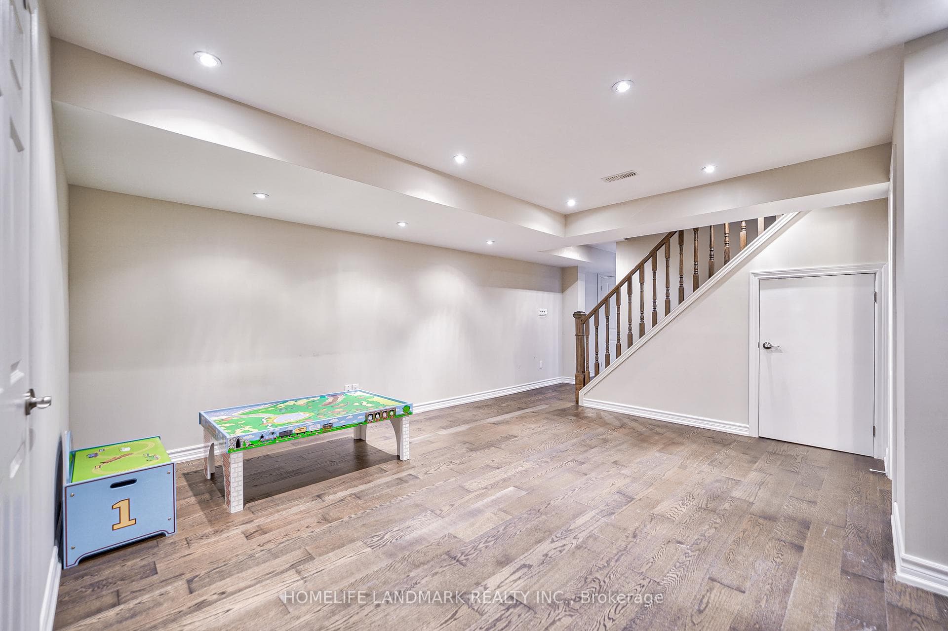 10279 Woodbine Avenue photo 34