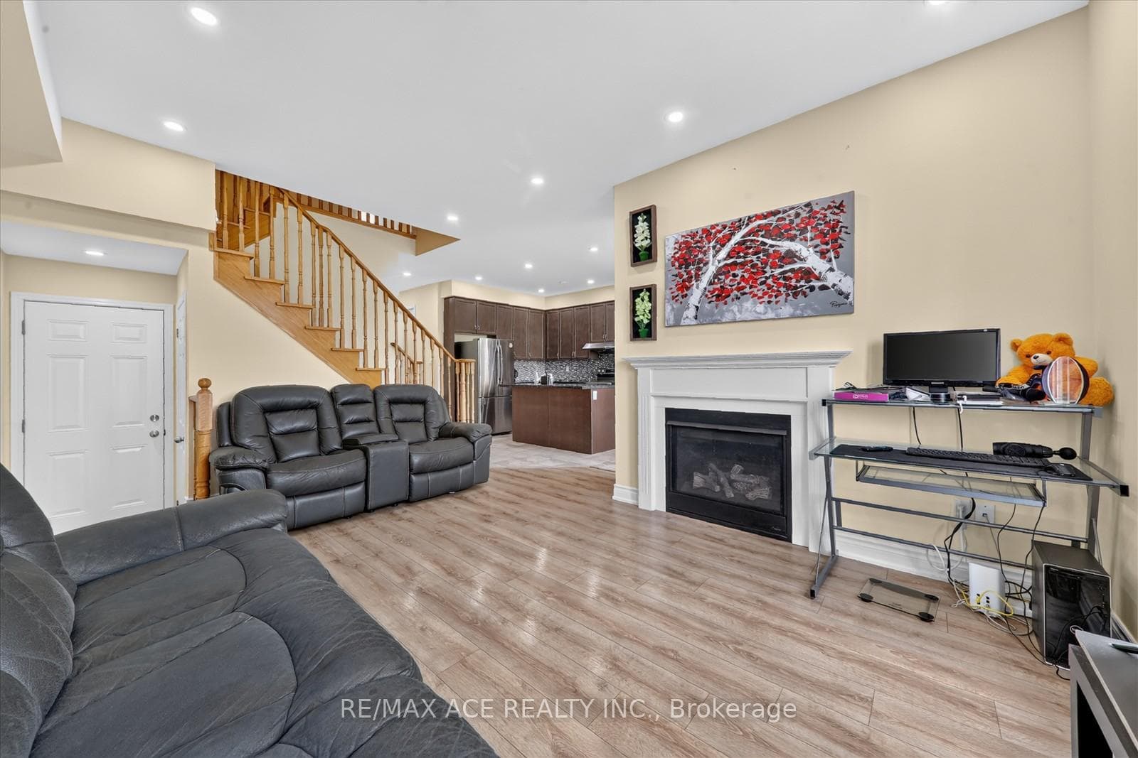 28 Hurst Drive photo 17