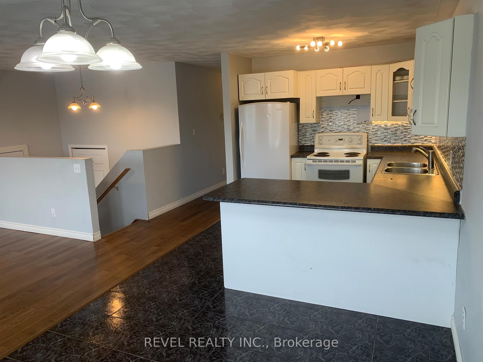 1284 Park Avenue photo 4