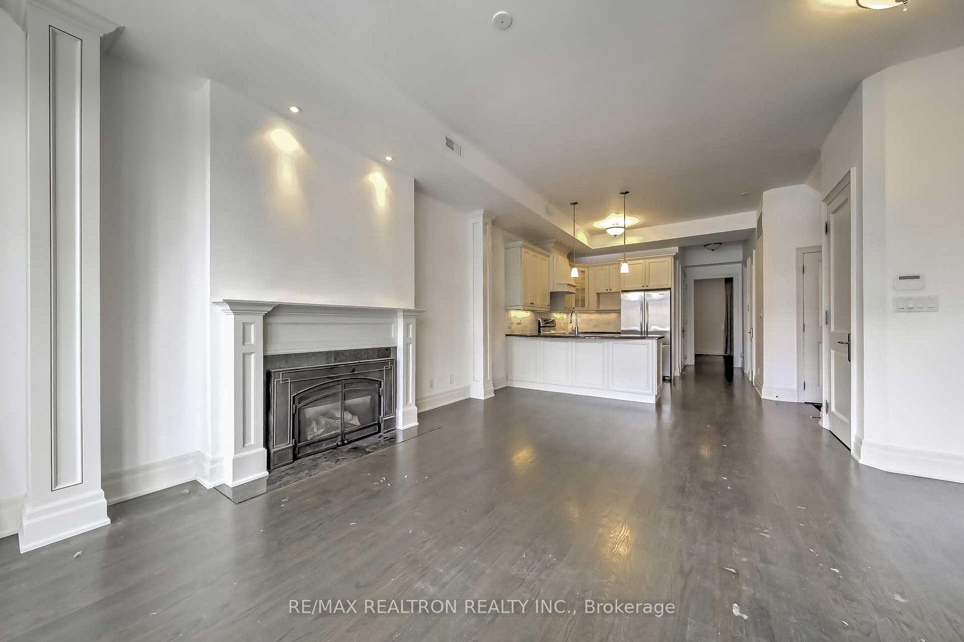 384 Spadina Road Unit Main photo 3
