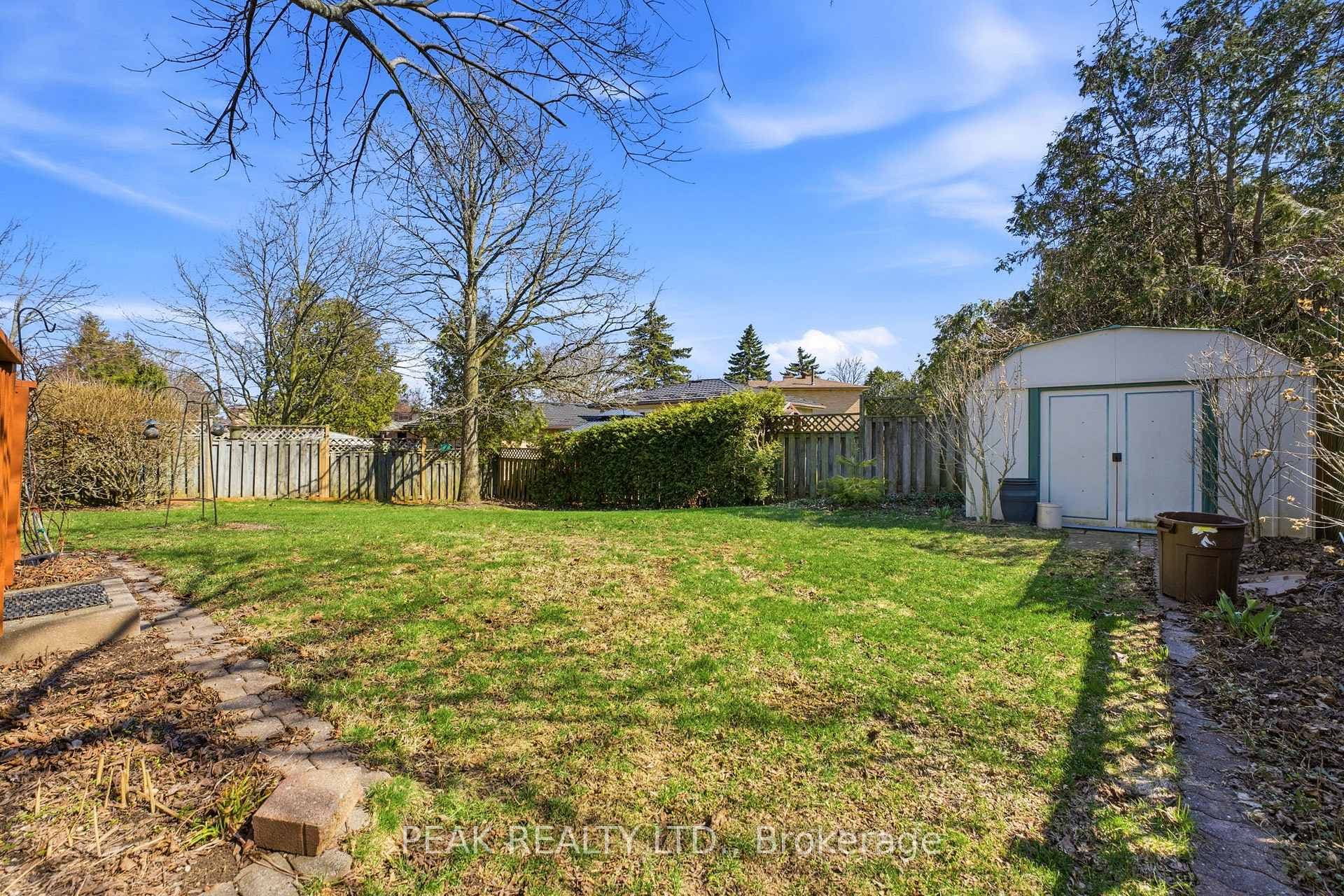 21 Garden Crescent photo 34