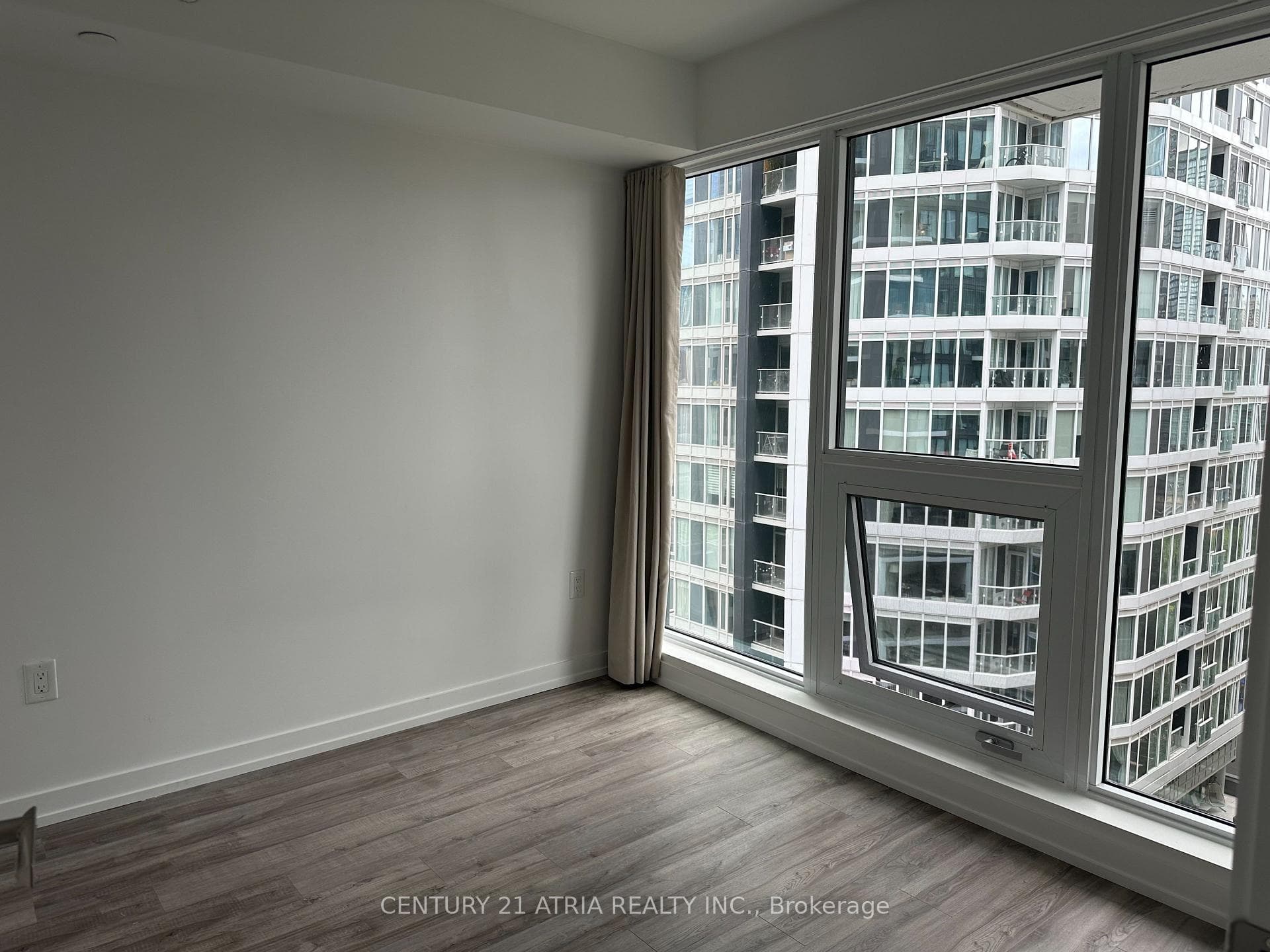 77 Shuter Street Unit 1512 photo 7