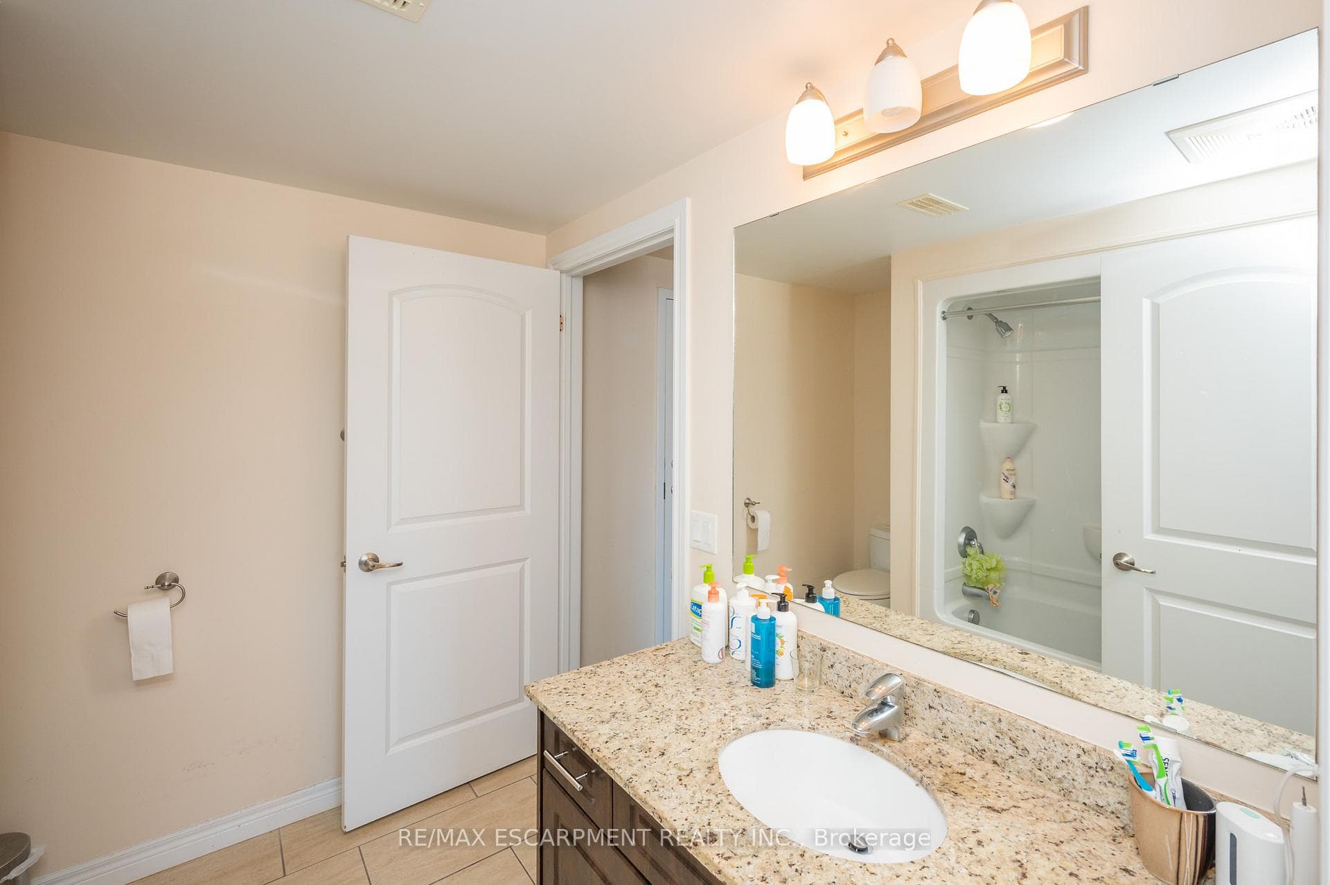 886 Golf Links Road Unit 204 photo 28