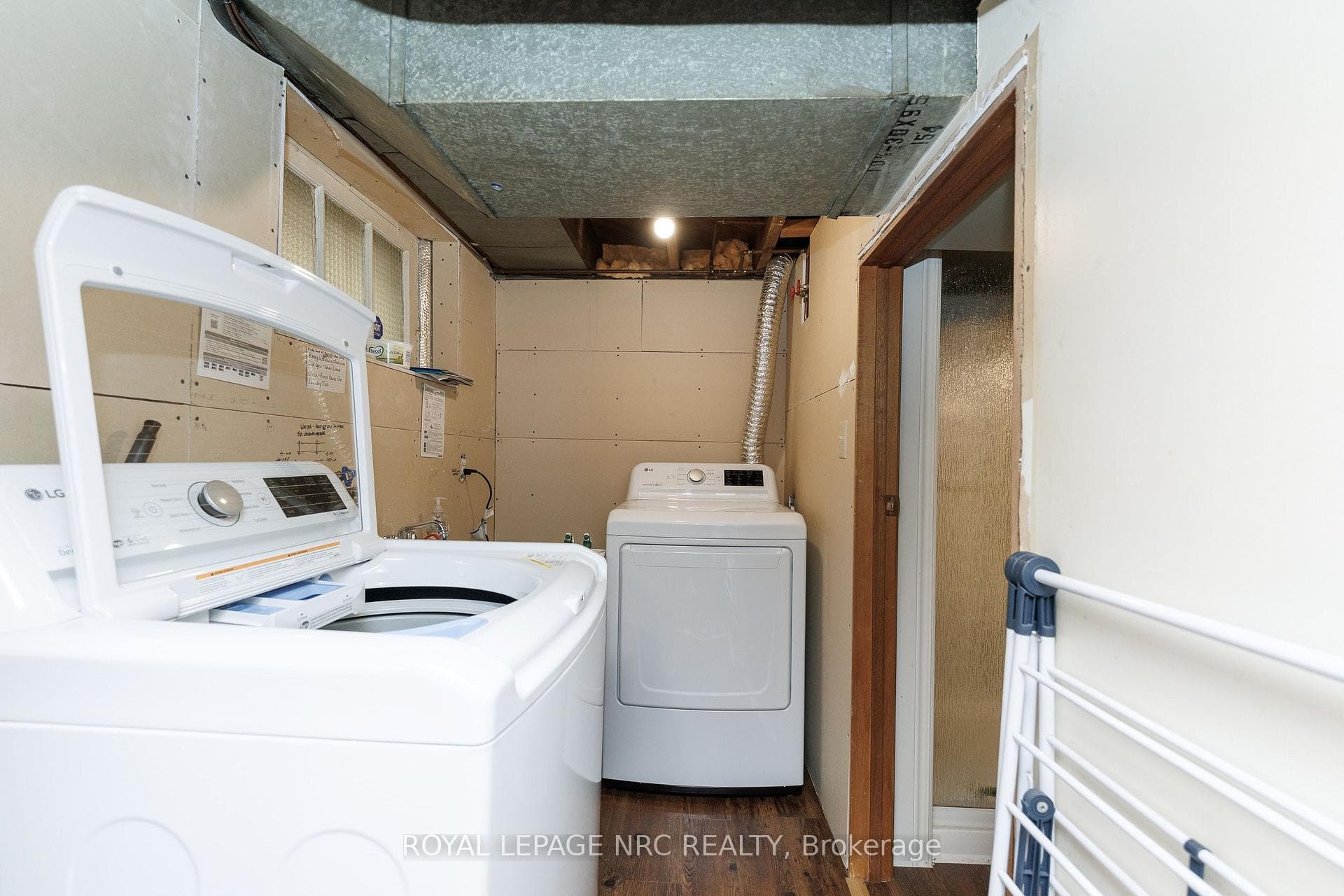 237 PALING Avenue photo 32
