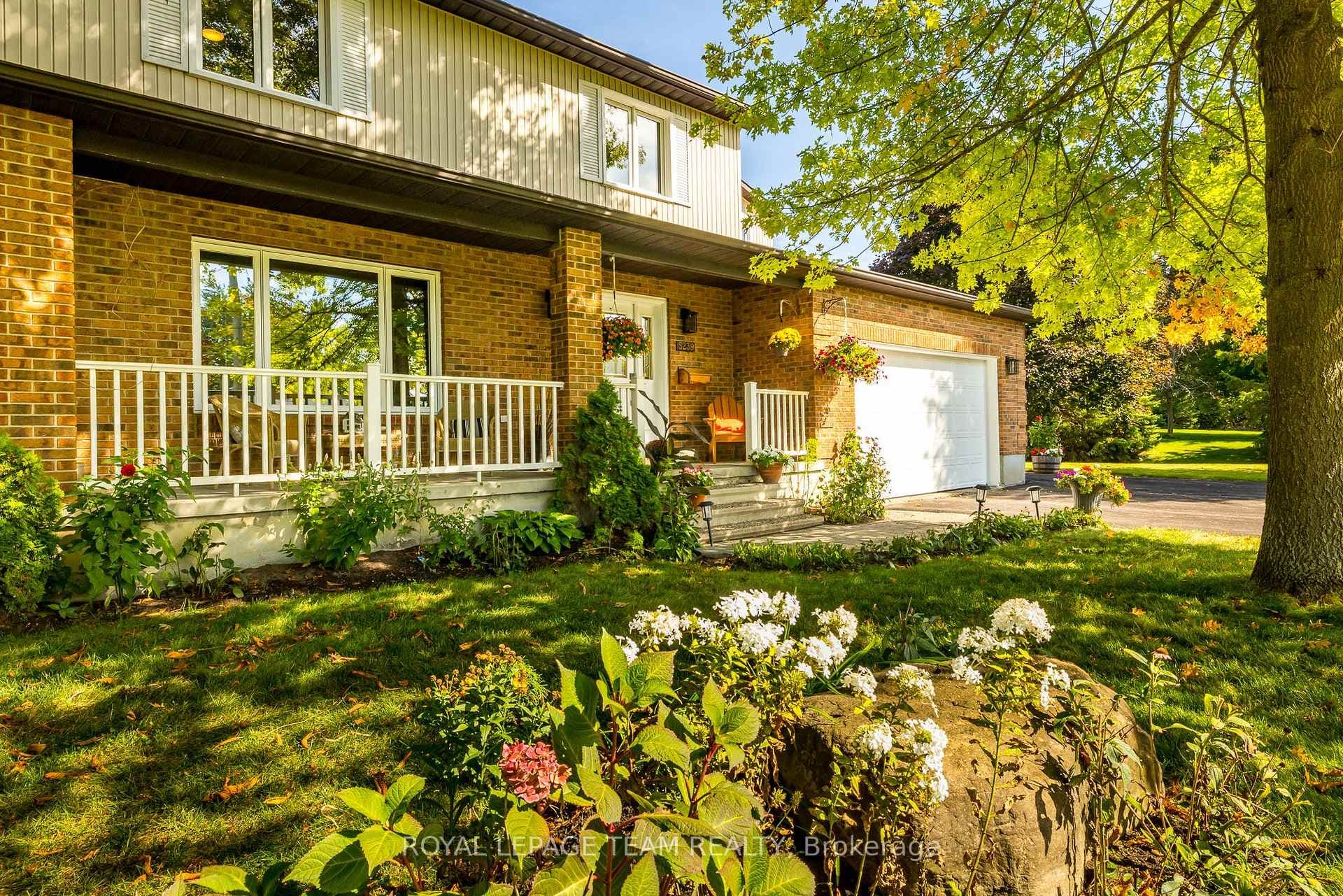 5239 Mclean Crescent photo 1