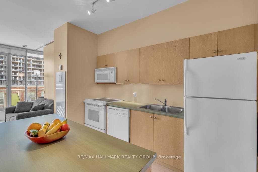 383 CUMBERLAND Street Unit 610 photo 12