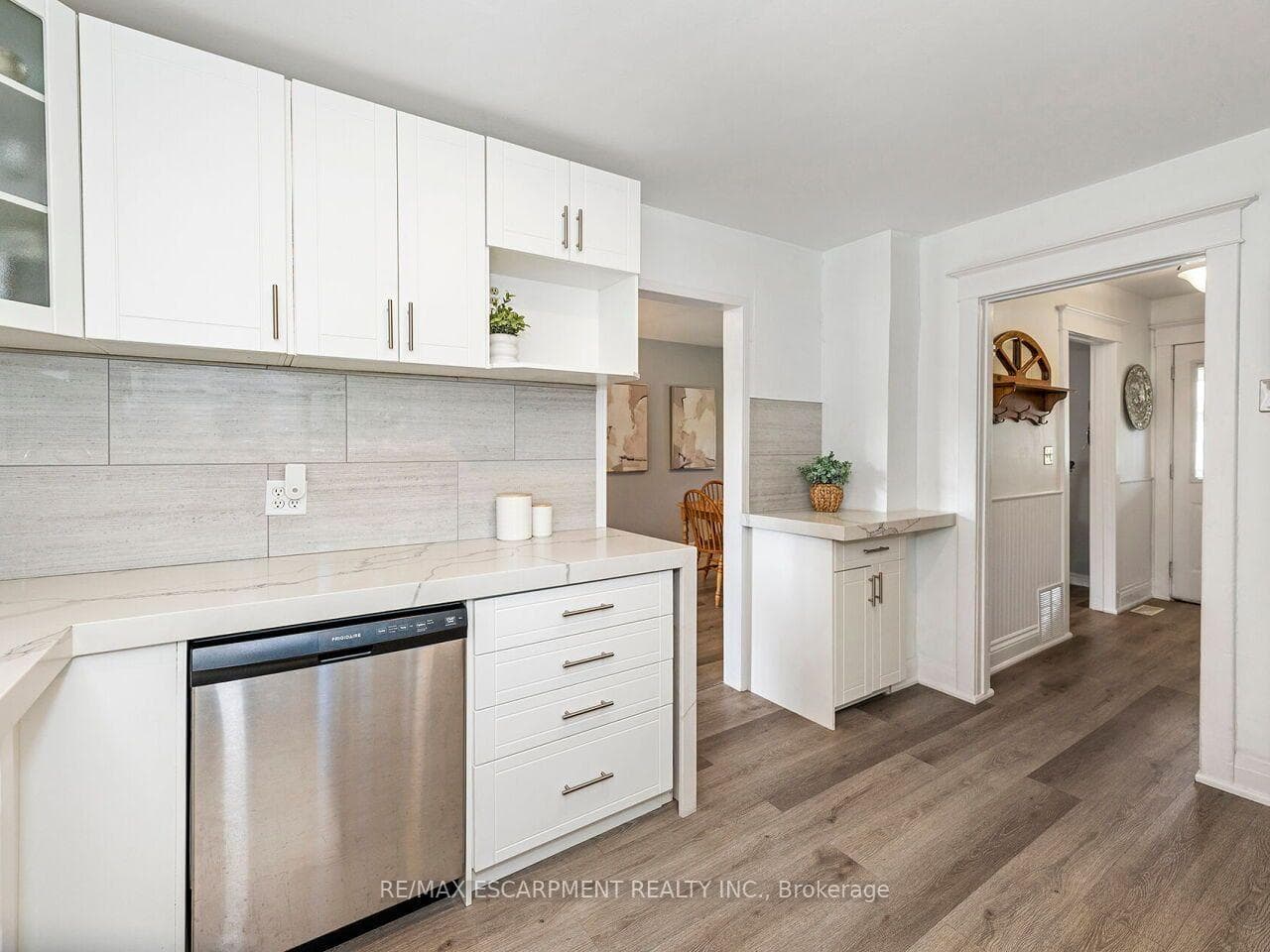 52 Stapleton Avenue photo 9