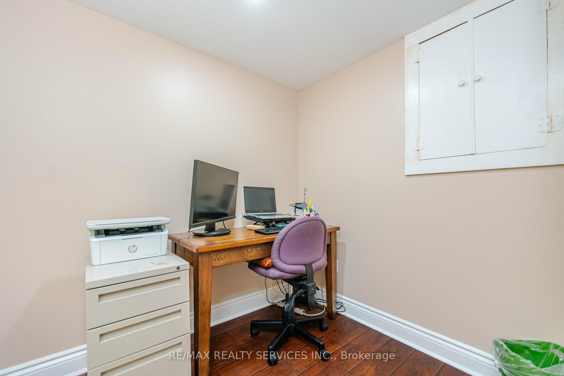 69 Town House Crescent photo 23