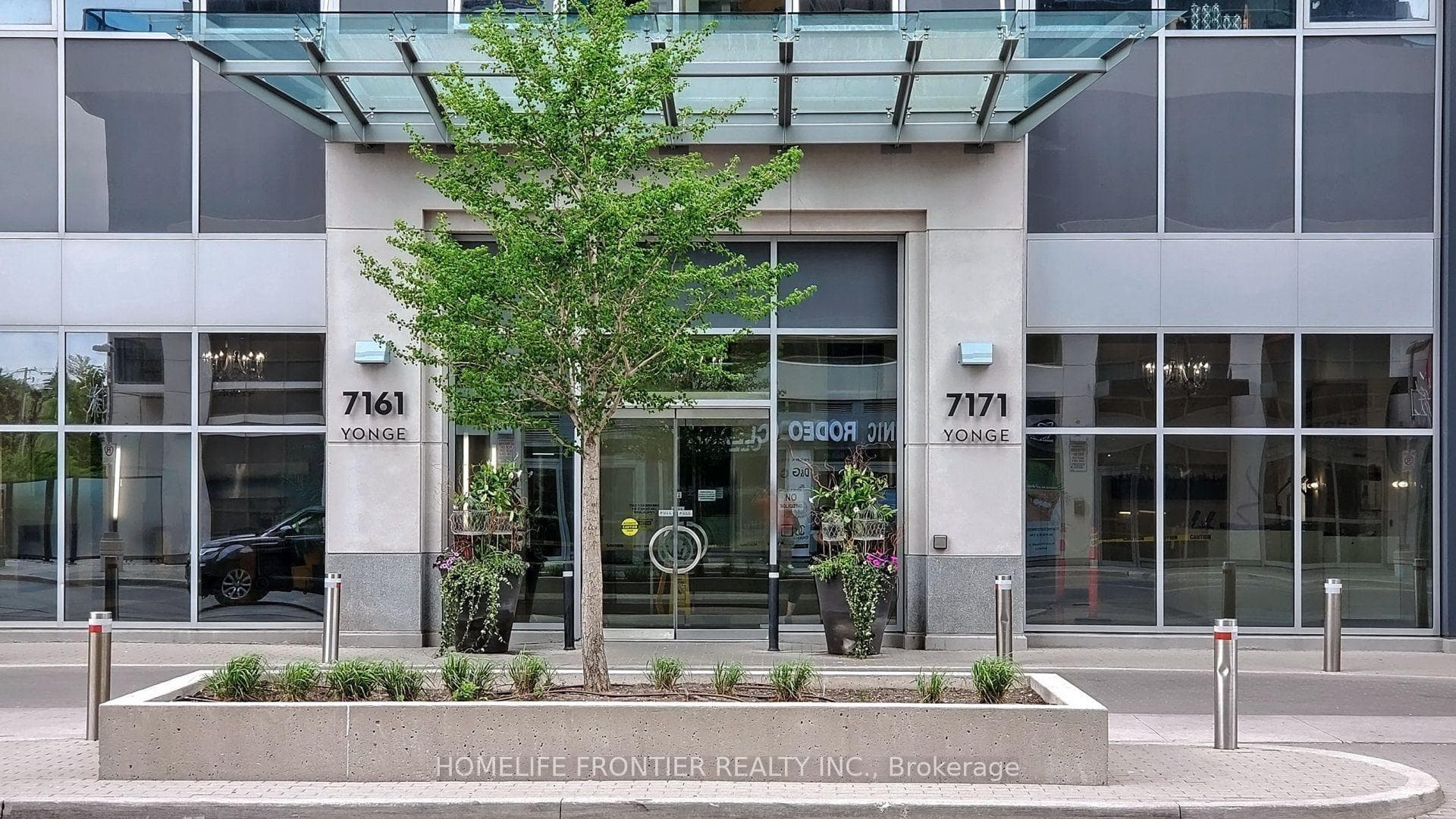 7171 Yonge Street Unit 806 photo 3