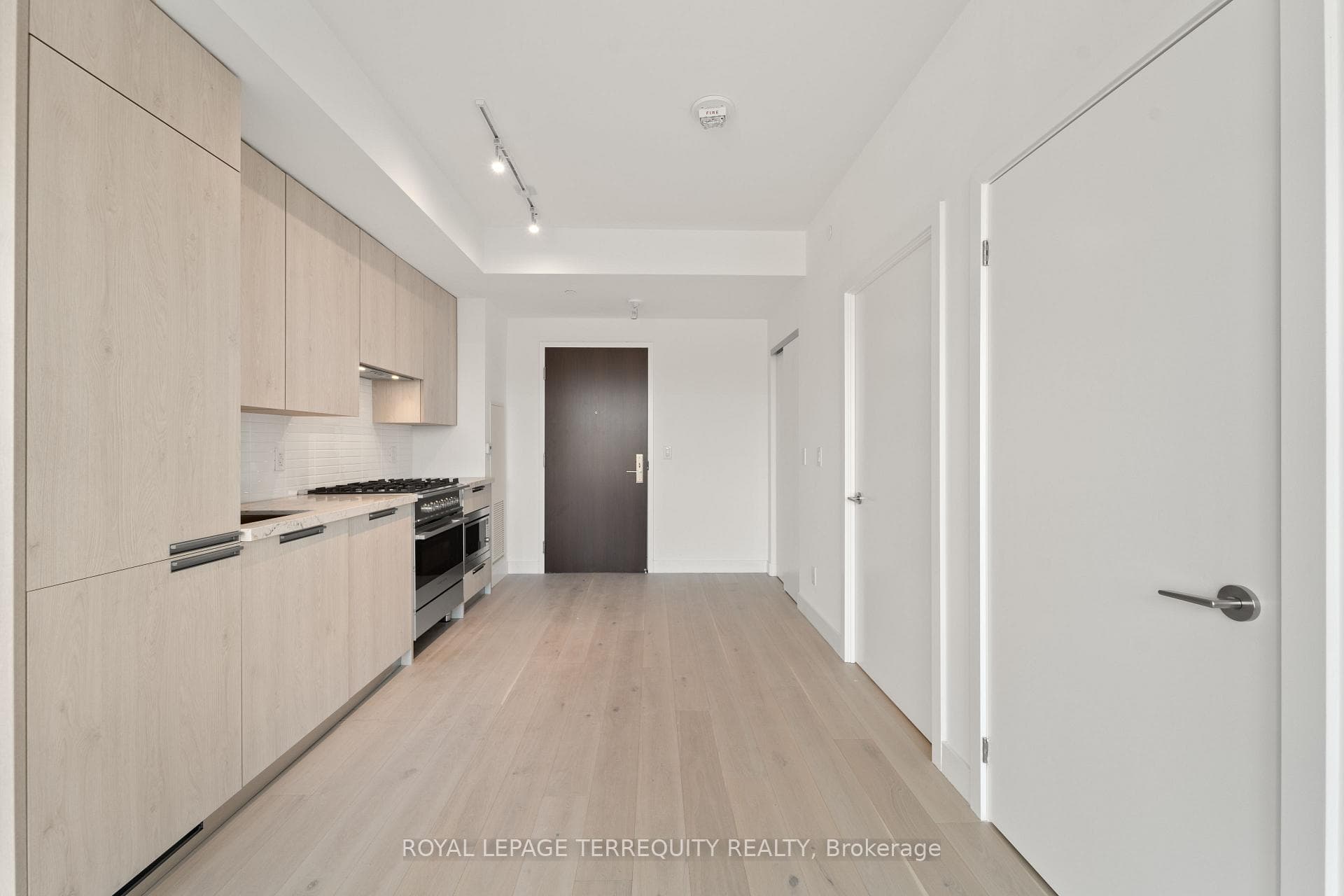 160 Kingsway Crescent Unit 412 photo 2