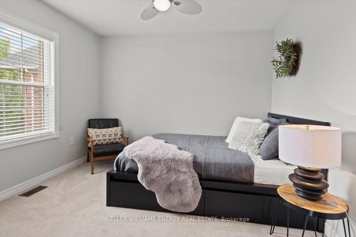 37 Sturgess Crescent photo 20