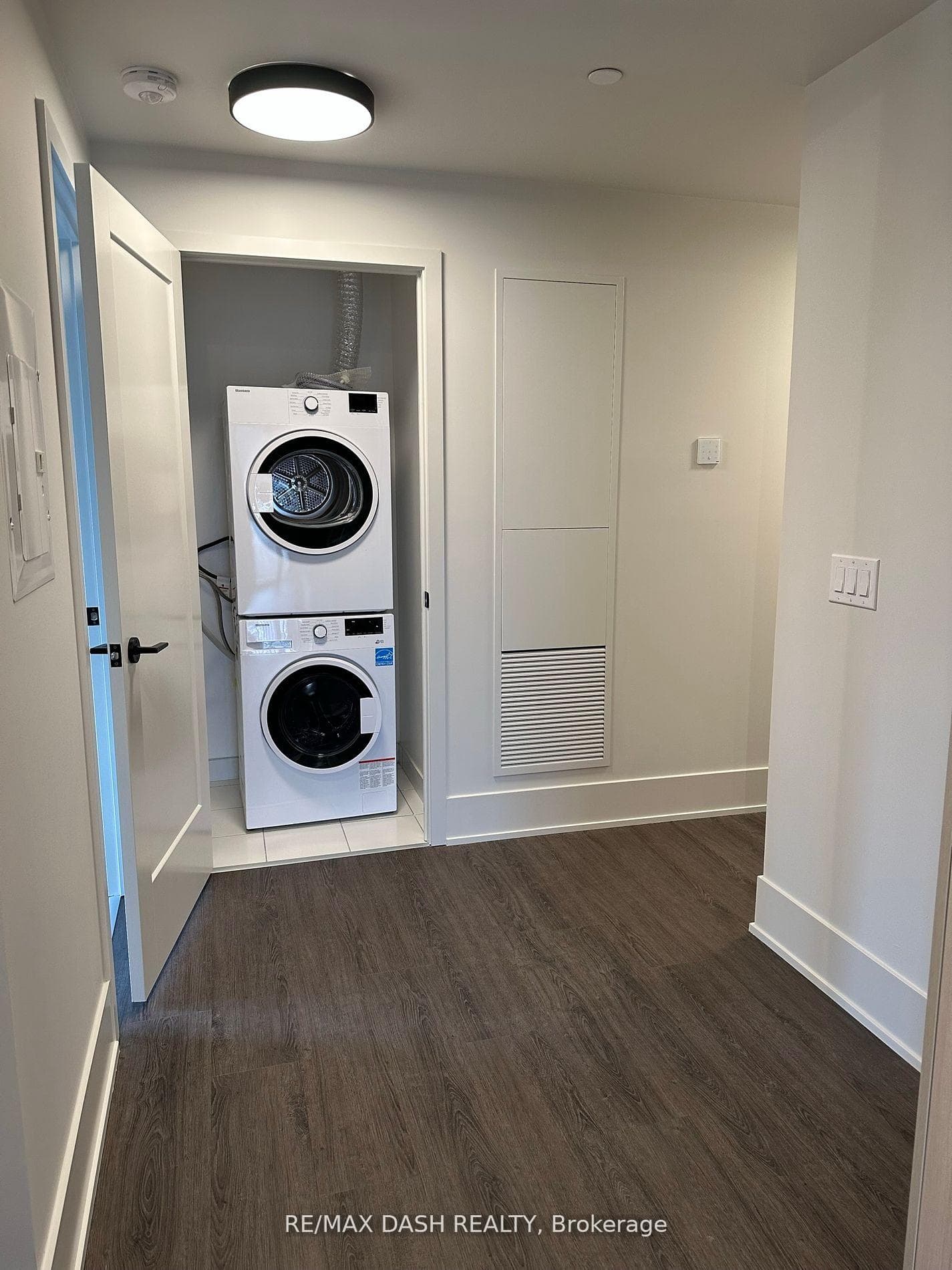123 Portland Street Unit 802 photo 9