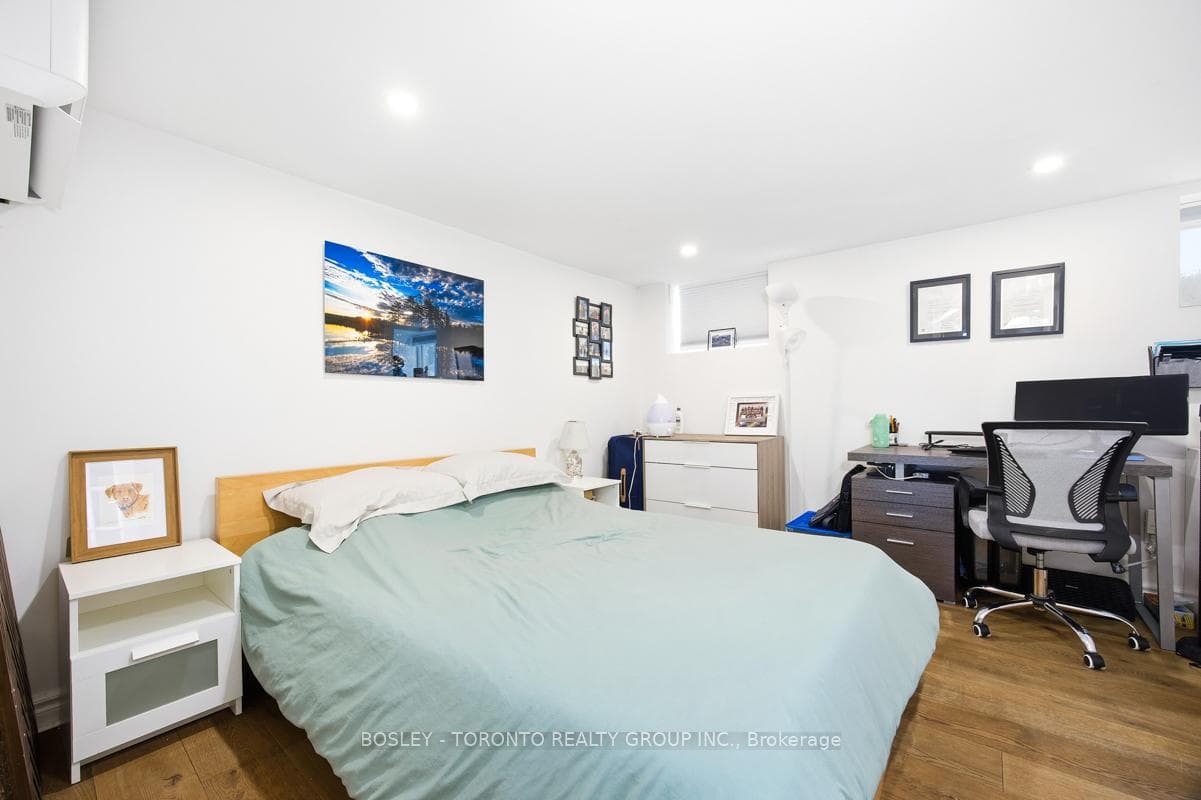 826 Carlaw Avenue Unit Lower photo 17