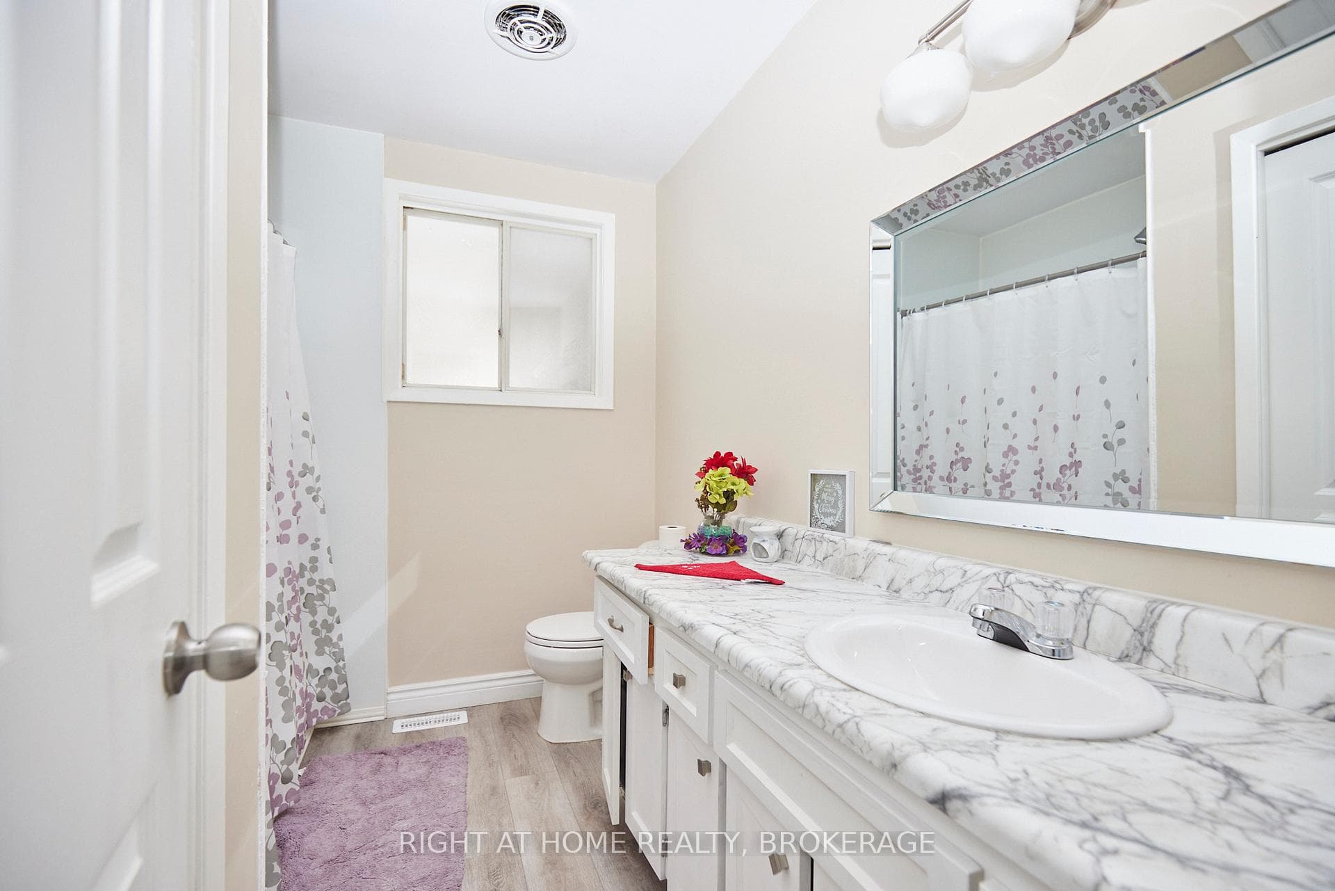 20 Augusta Avenue photo 19