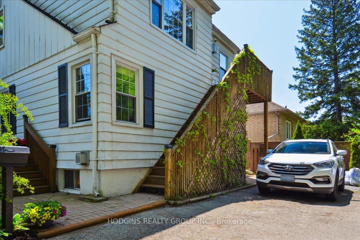 65 Mineola Road Unit UPPER photo 4